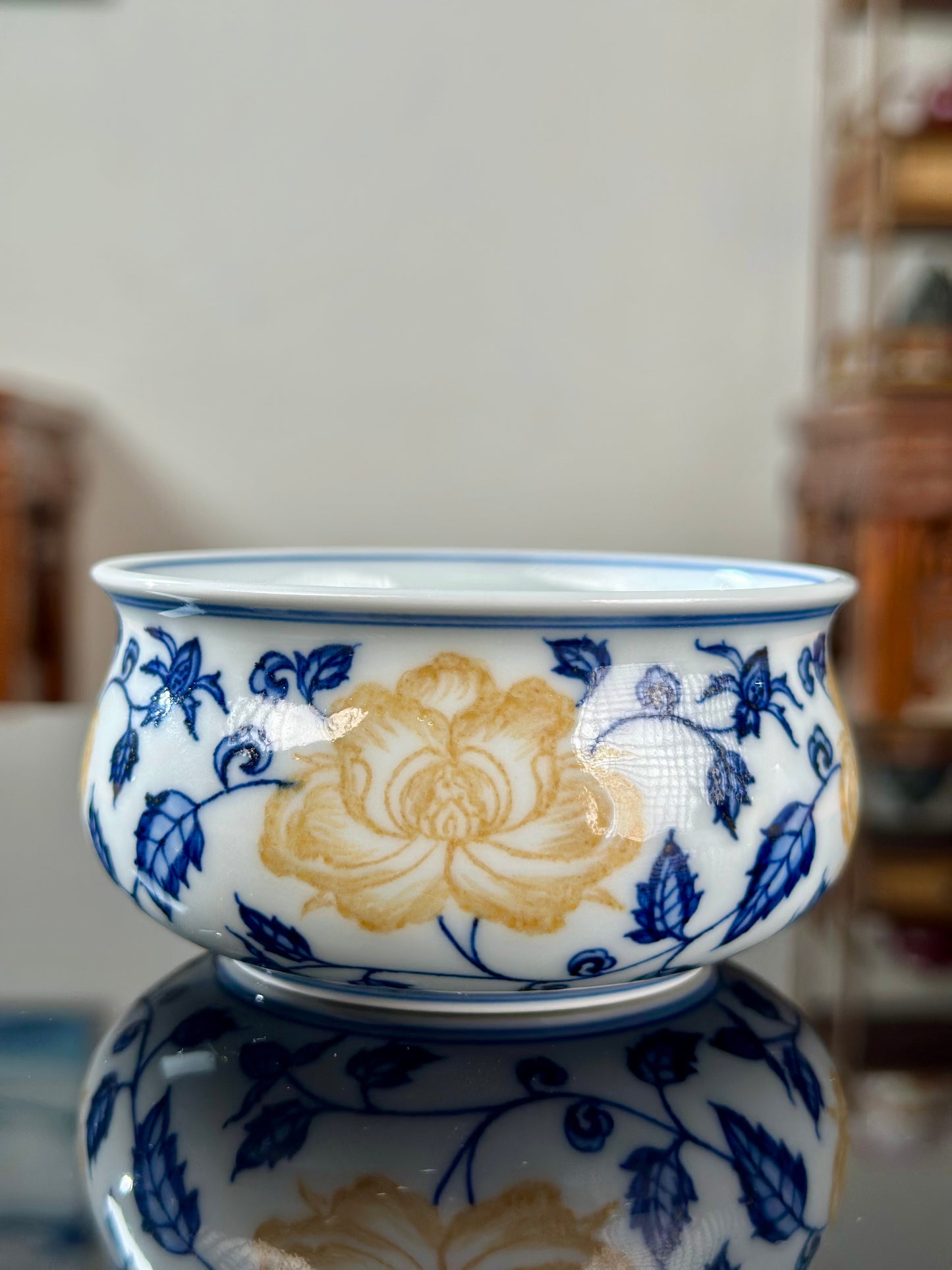 Handpainted Chinese Luxious Blue White Porcelain Underglaze Gold Youlijin Classic Peony Pattern Artwork Teacup