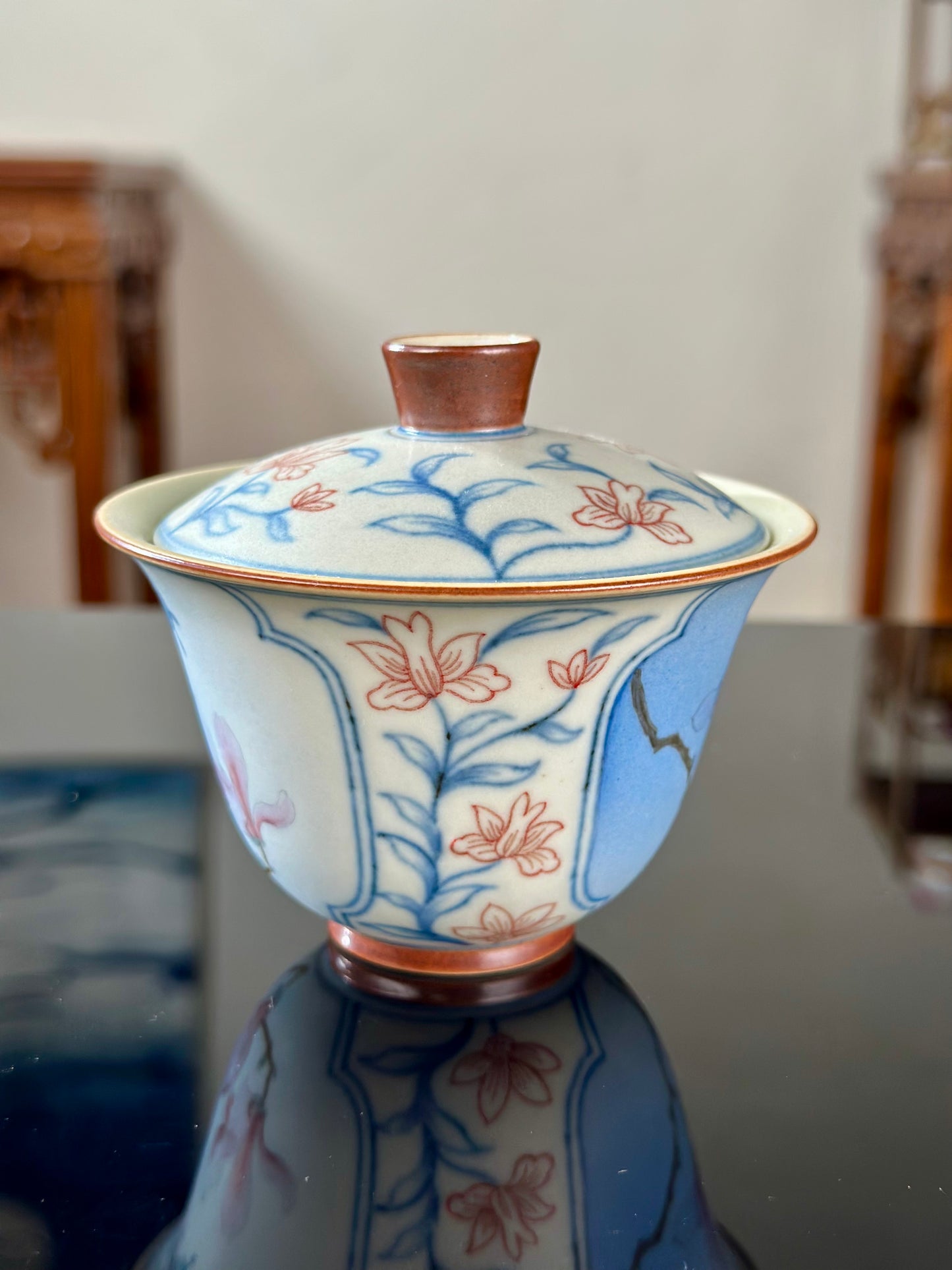 Handpainted Chinese High End Famille Rose Blue White Porcelain Gaiwan Flower and Butterfly Pattern Teapot