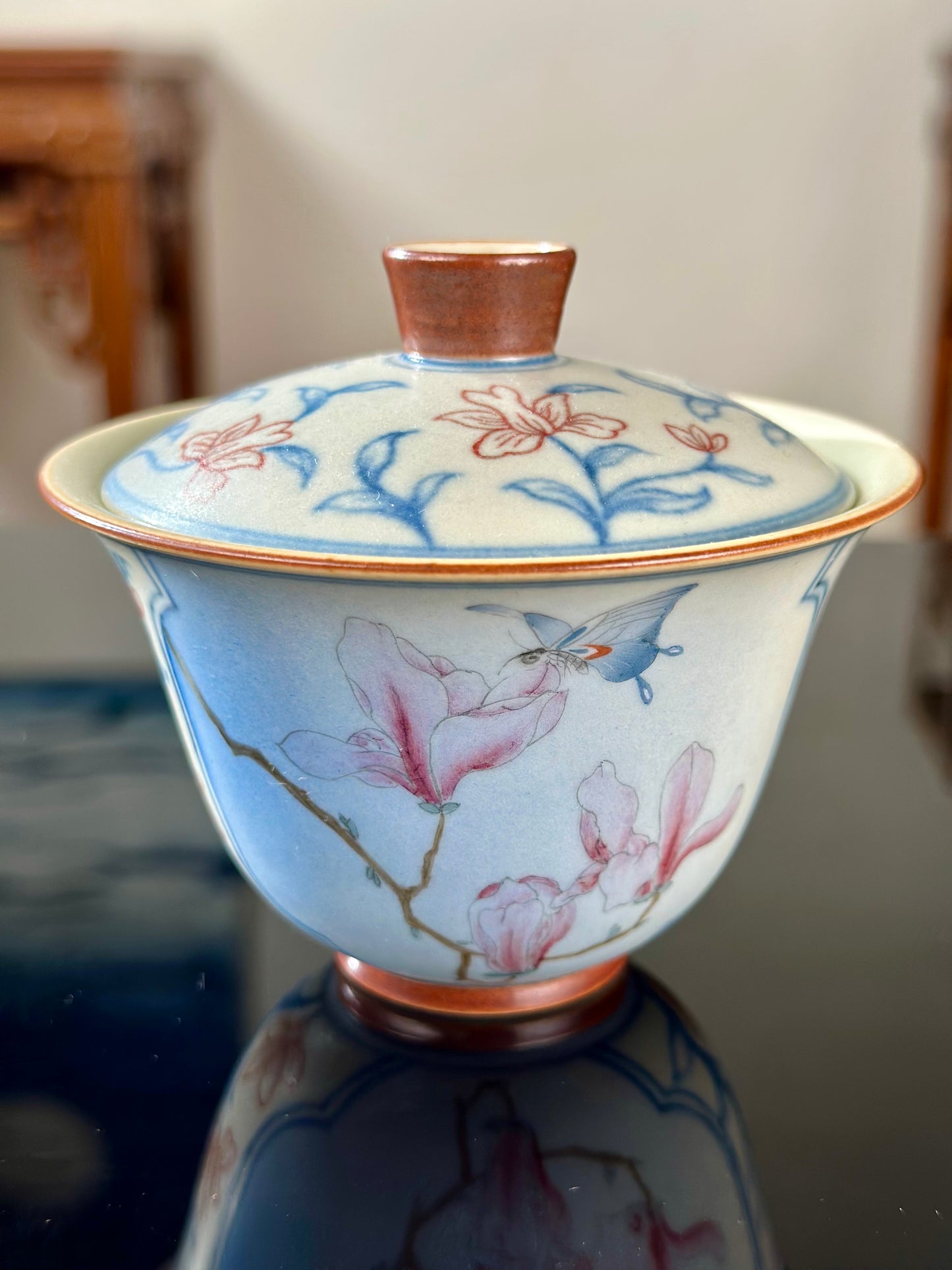 Handpainted Chinese High End Famille Rose Blue White Porcelain Gaiwan Flower and Butterfly Pattern Teapot