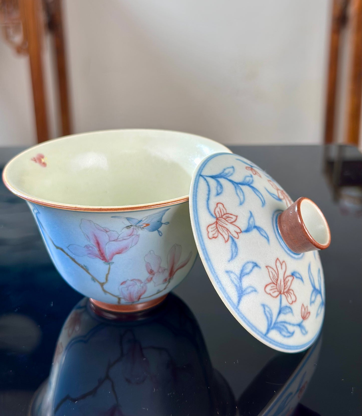 Handpainted Chinese High End Famille Rose Blue White Porcelain Gaiwan Flower and Butterfly Pattern Teapot