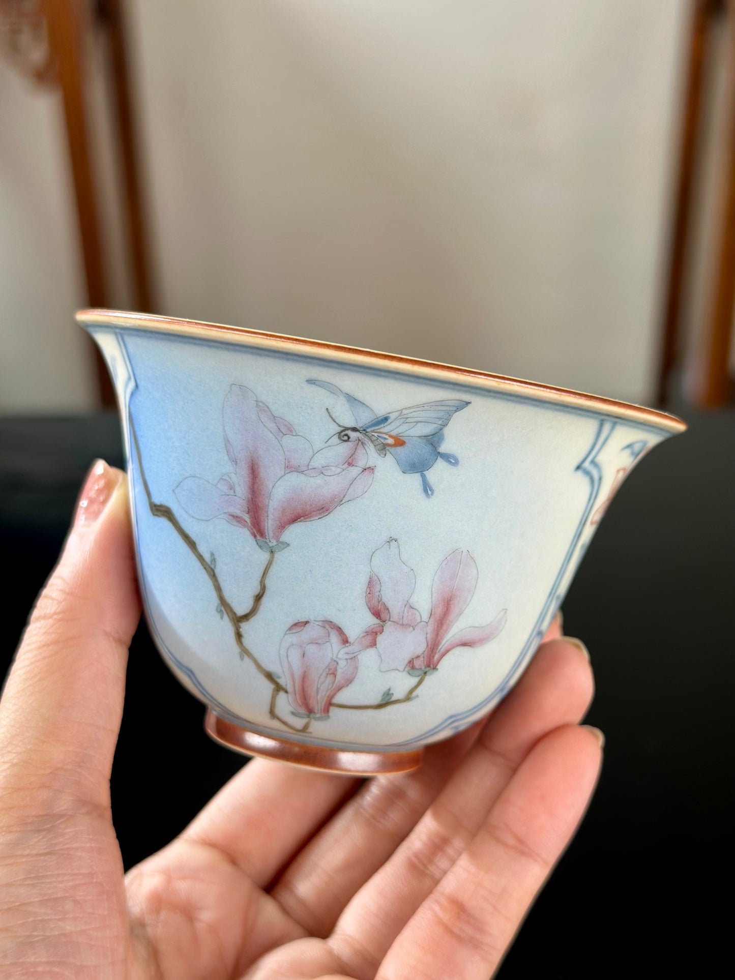 Handpainted Chinese High End Famille Rose Blue White Porcelain Gaiwan Flower and Butterfly Pattern Teapot