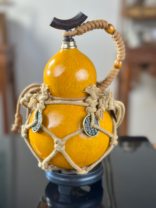 Hand dyed Golden Chinese Lacquerware Hulu Natural Gourd Water Tea Container Classical Home Decor
