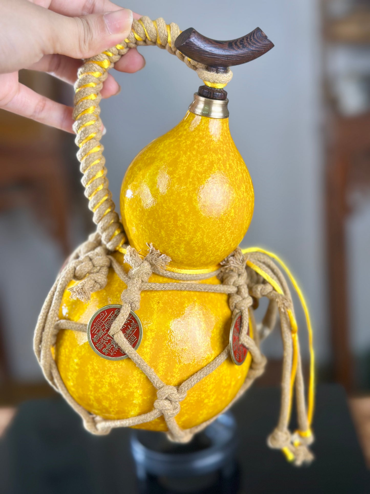 Hand dyed Fengshui Ornament Bright Golden Chinese Lacquerware Hulu Natural Gourd Water Tea Container Classical Home Decor