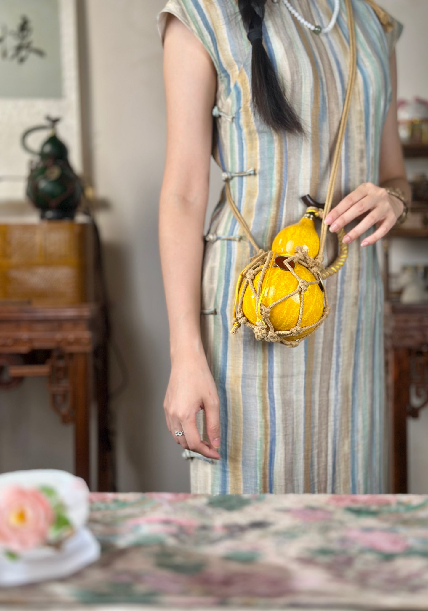 Hand dyed Fengshui Ornament Bright Golden Chinese Lacquerware Hulu Natural Gourd Water Tea Container Classical Home Decor