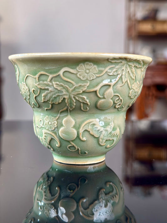 Handengraved Chinse Gourd Shape Yaozhou Kiln Olive Green Teacup