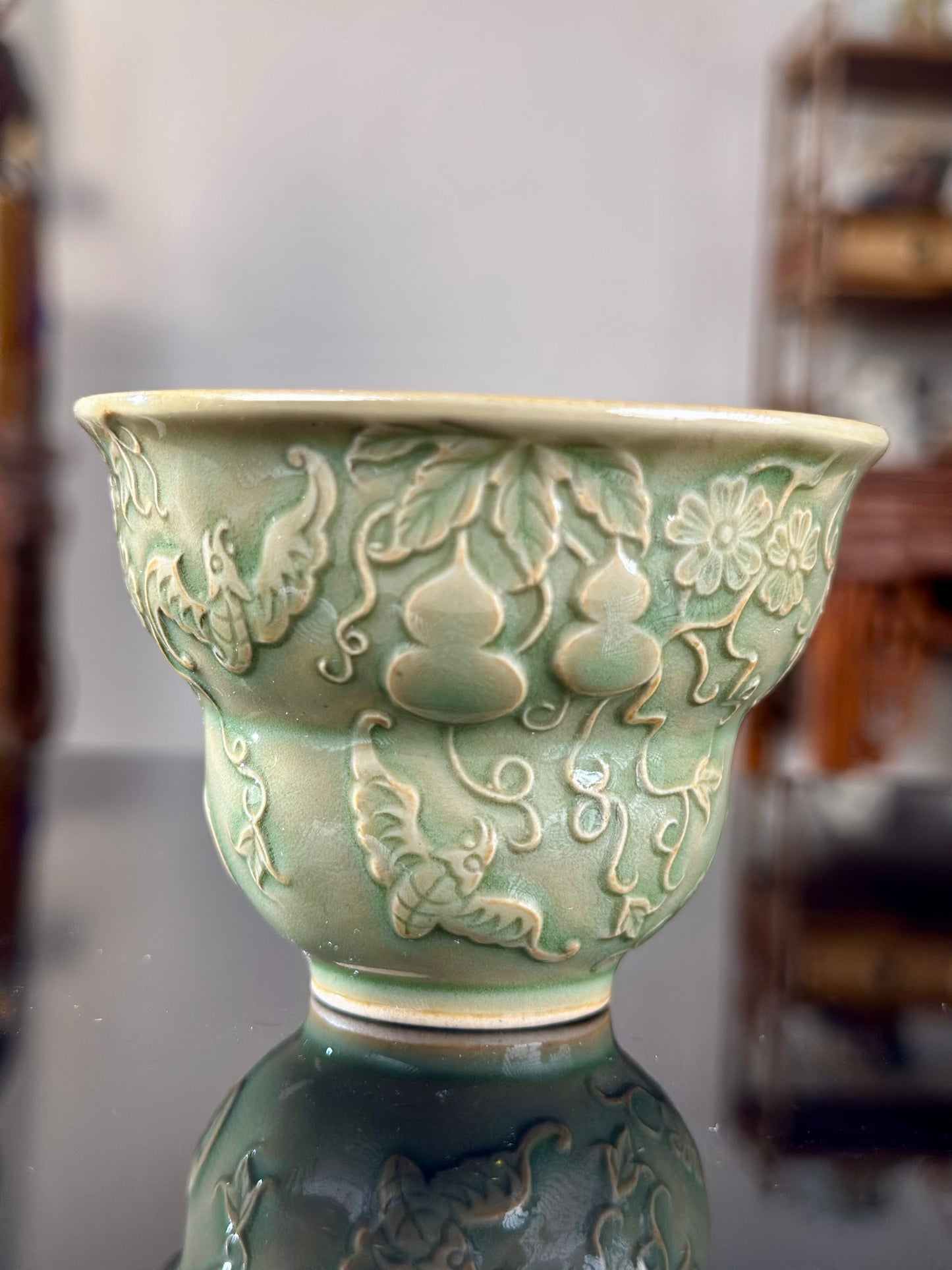 Handengraved Chinse Gourd Shape Yaozhou Kiln Olive Green Teacup