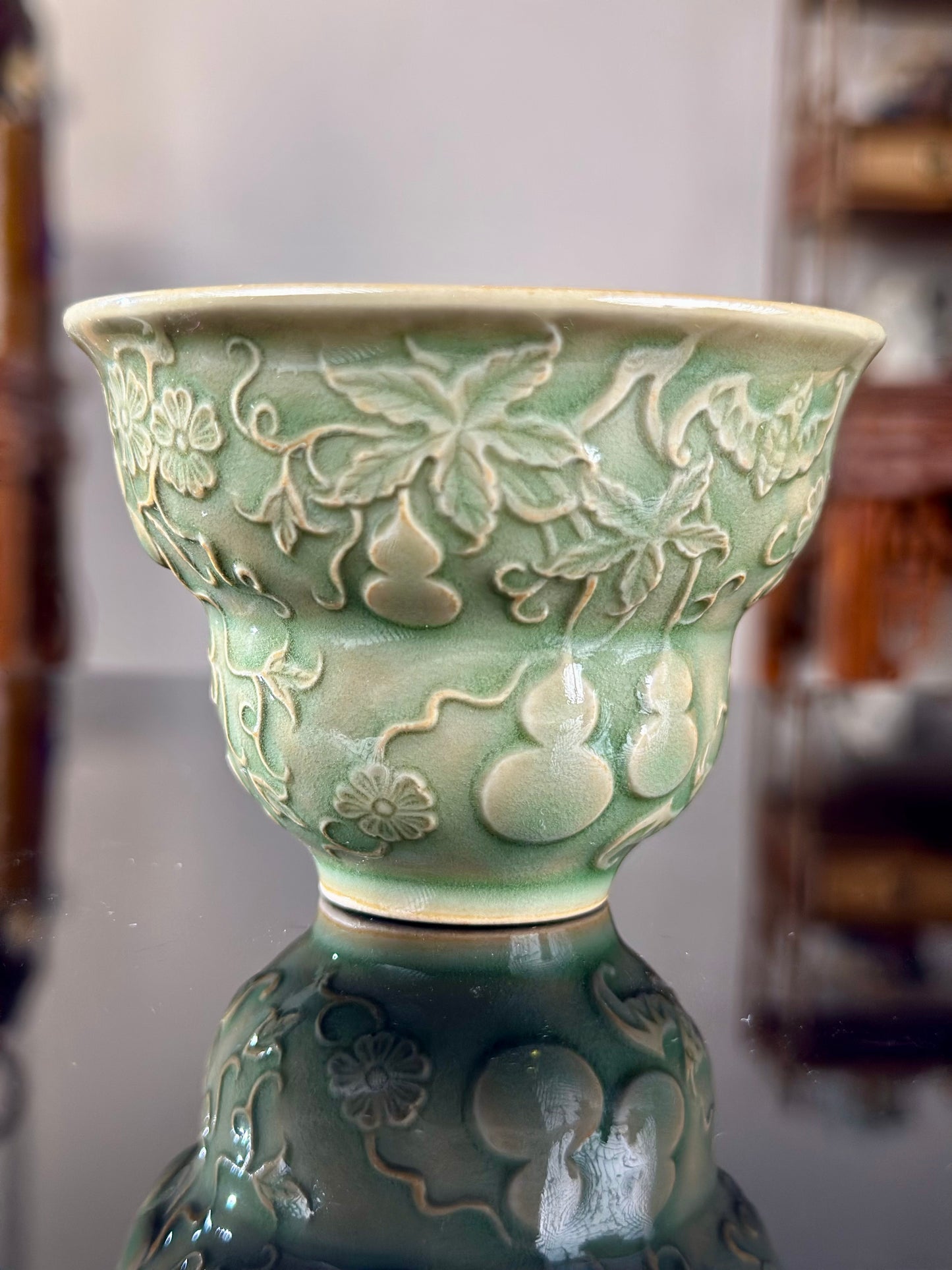Handengraved Chinse Gourd Shape Yaozhou Kiln Olive Green Teacup