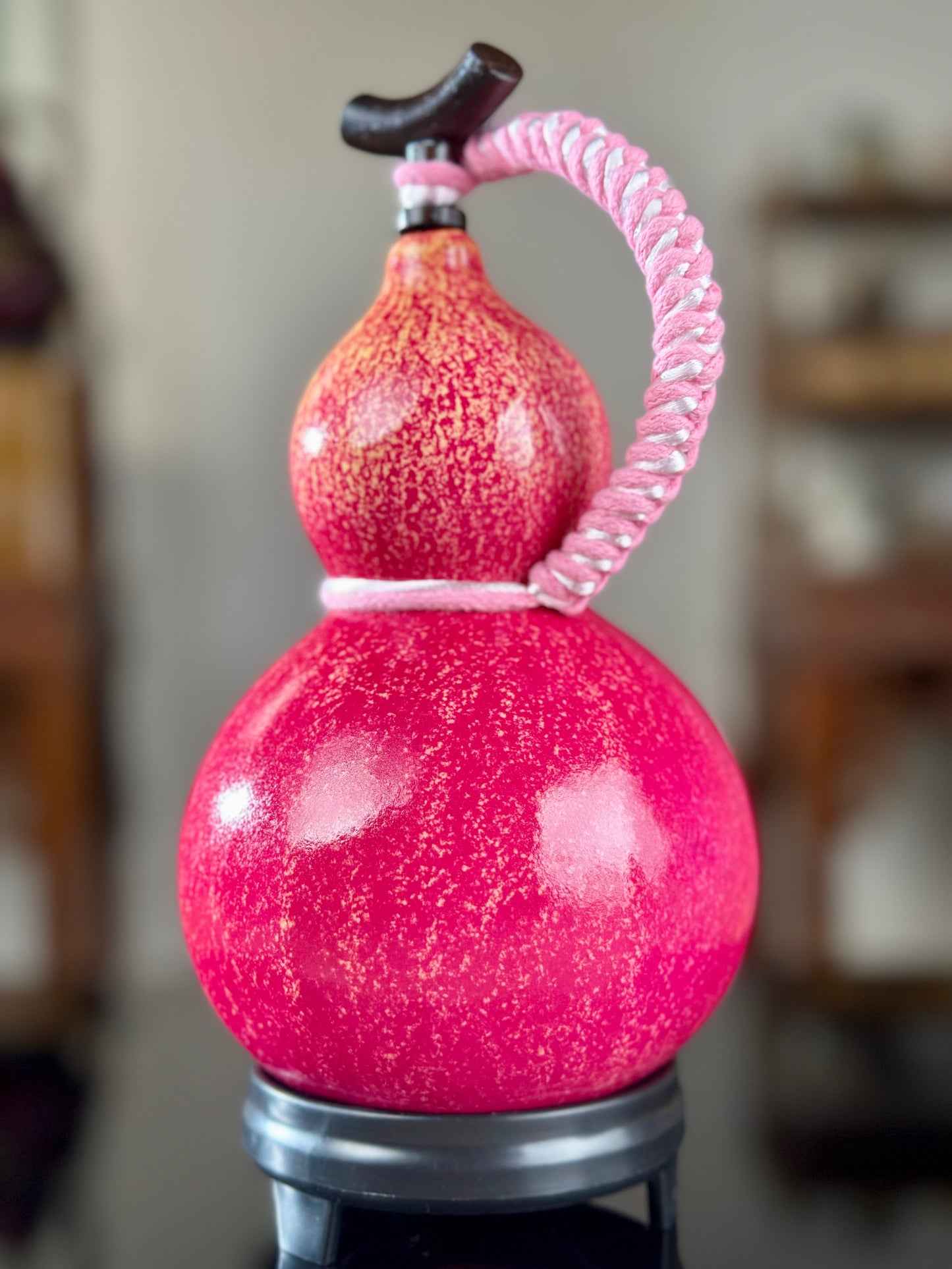 Hand dyed Fengshui Ornament Bright Pink Chinese Lacquerware Hulu Natural Gourd Water Tea Container Classical Home Decor