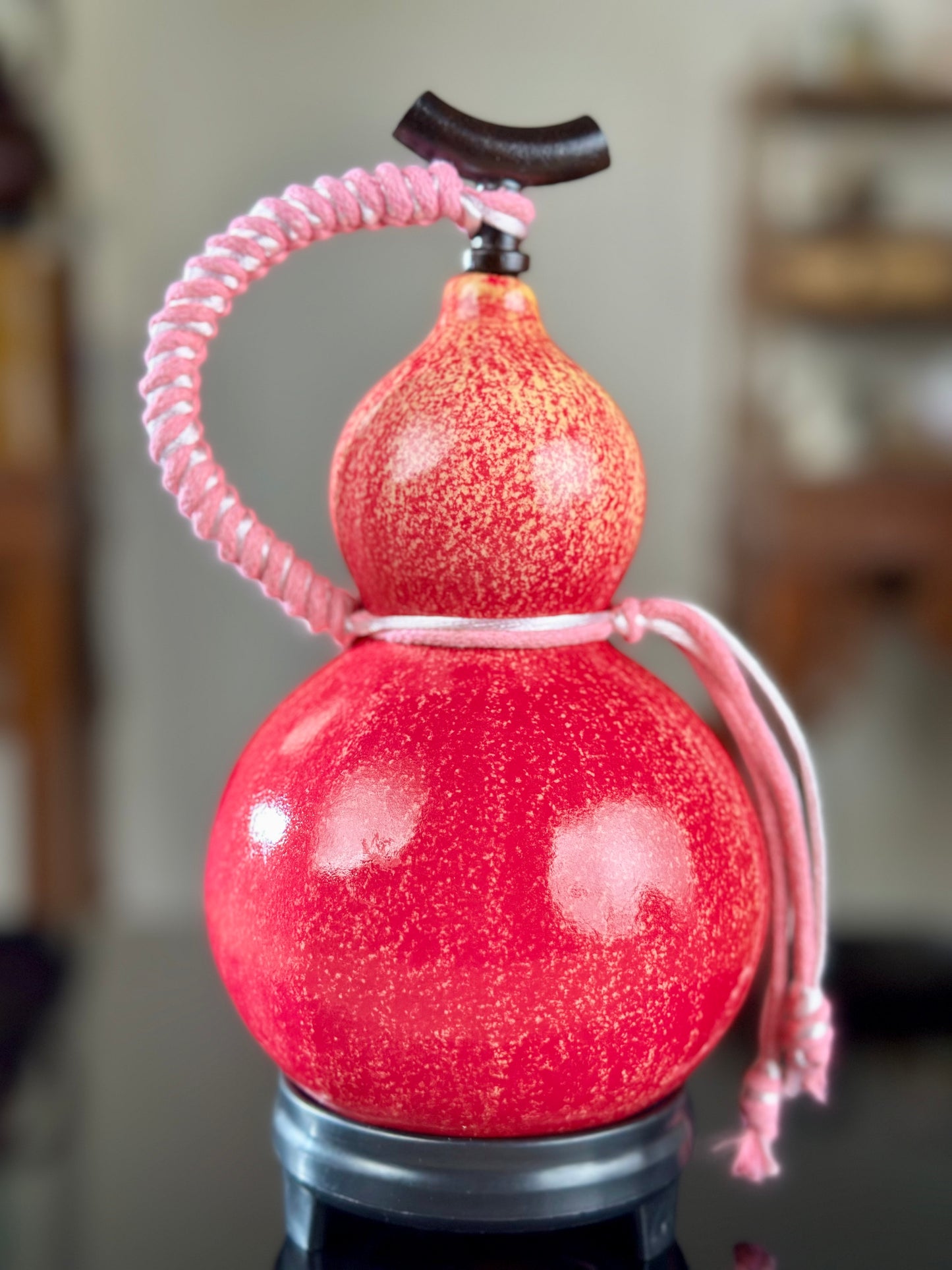 Hand dyed Fengshui Ornament Bright Pink Chinese Lacquerware Hulu Natural Gourd Water Tea Container Classical Home Decor