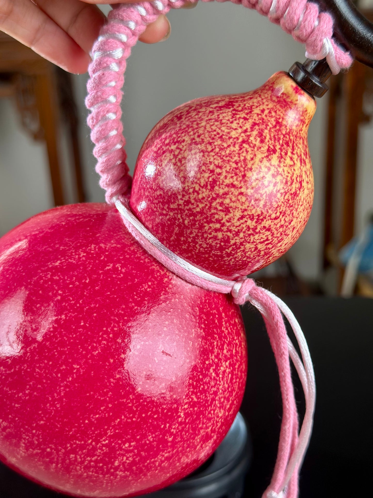 Hand dyed Fengshui Ornament Bright Pink Chinese Lacquerware Hulu Natural Gourd Water Tea Container Classical Home Decor