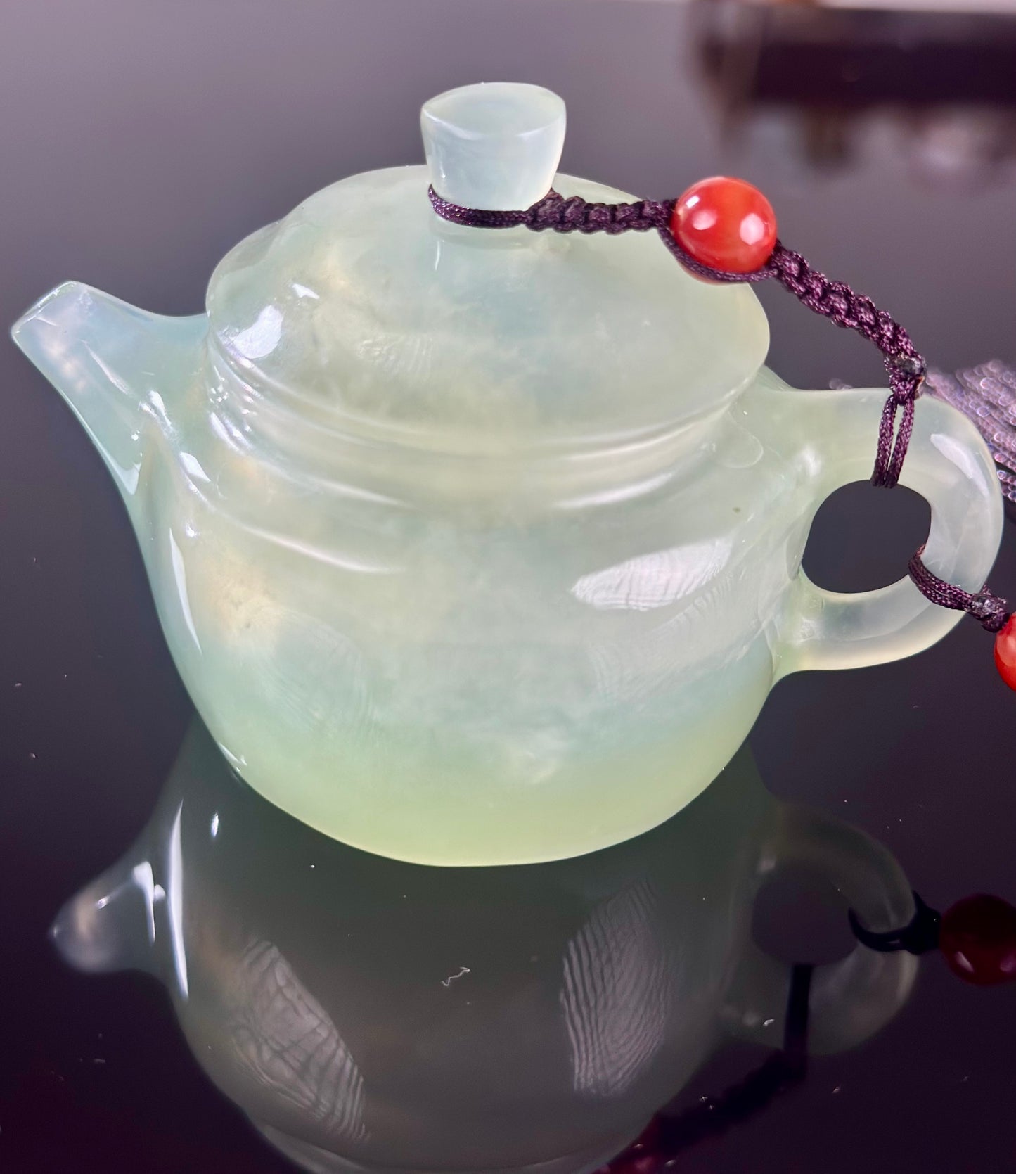 Handcrafted Chinese Xiuyu Authentic Jade Mini Dezhong Shape Teapot Unique Artwork Jade Pot