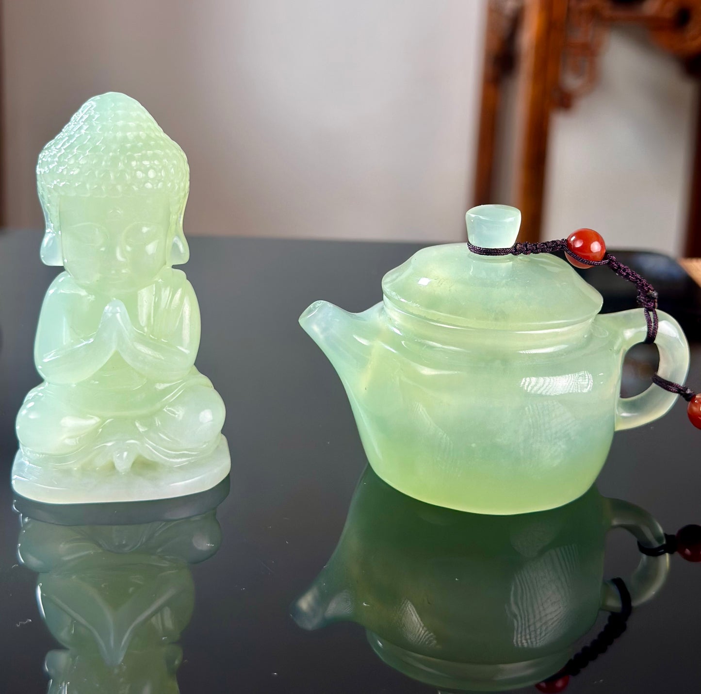 Handcrafted Chinese Xiuyu Authentic Jade Mini Dezhong Shape Teapot Unique Artwork Jade Pot