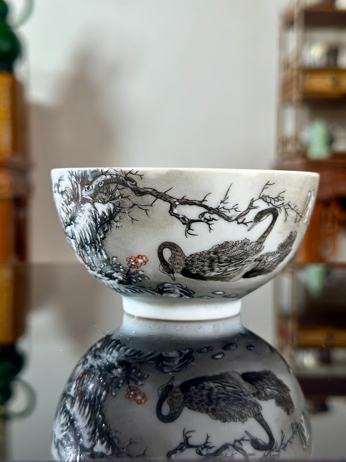 High-class Chinese Handpainted Chinese Classic Fencai Teacup Snowing Swan Pattern Famille Rose Artwork Cup