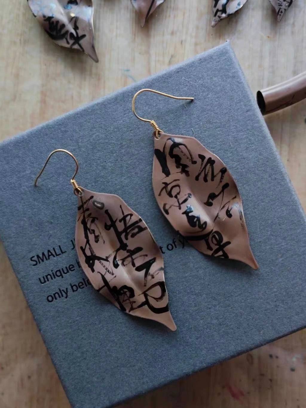 Handmade Chinese Natural Lacquered Original Design Leaf Shape Handwritten Chinese Artistic Calligraphy Earrings