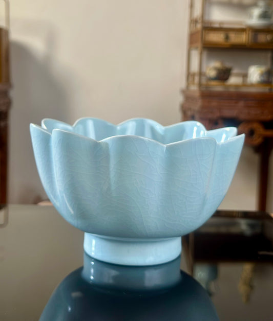 Handcrafted Ru Ware Classic Lotus Shape Tea Bowl Chinese High-class Ru Porcelain Ruyao Moon White Glazed