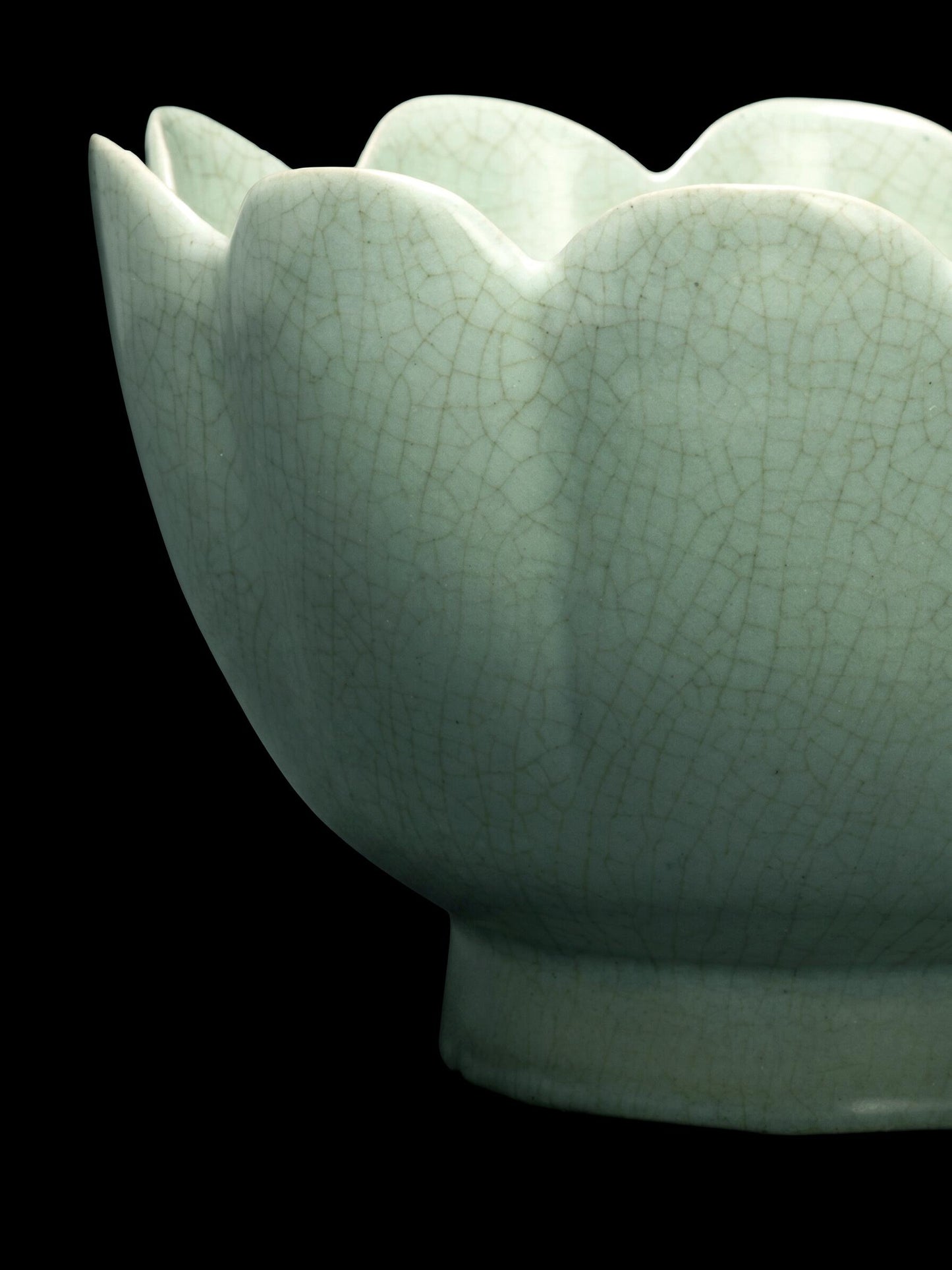 Handcrafted Ru Ware Classic Lotus Shape Tea Bowl Chinese High-class Ru Porcelain Ruyao Moon White Glazed