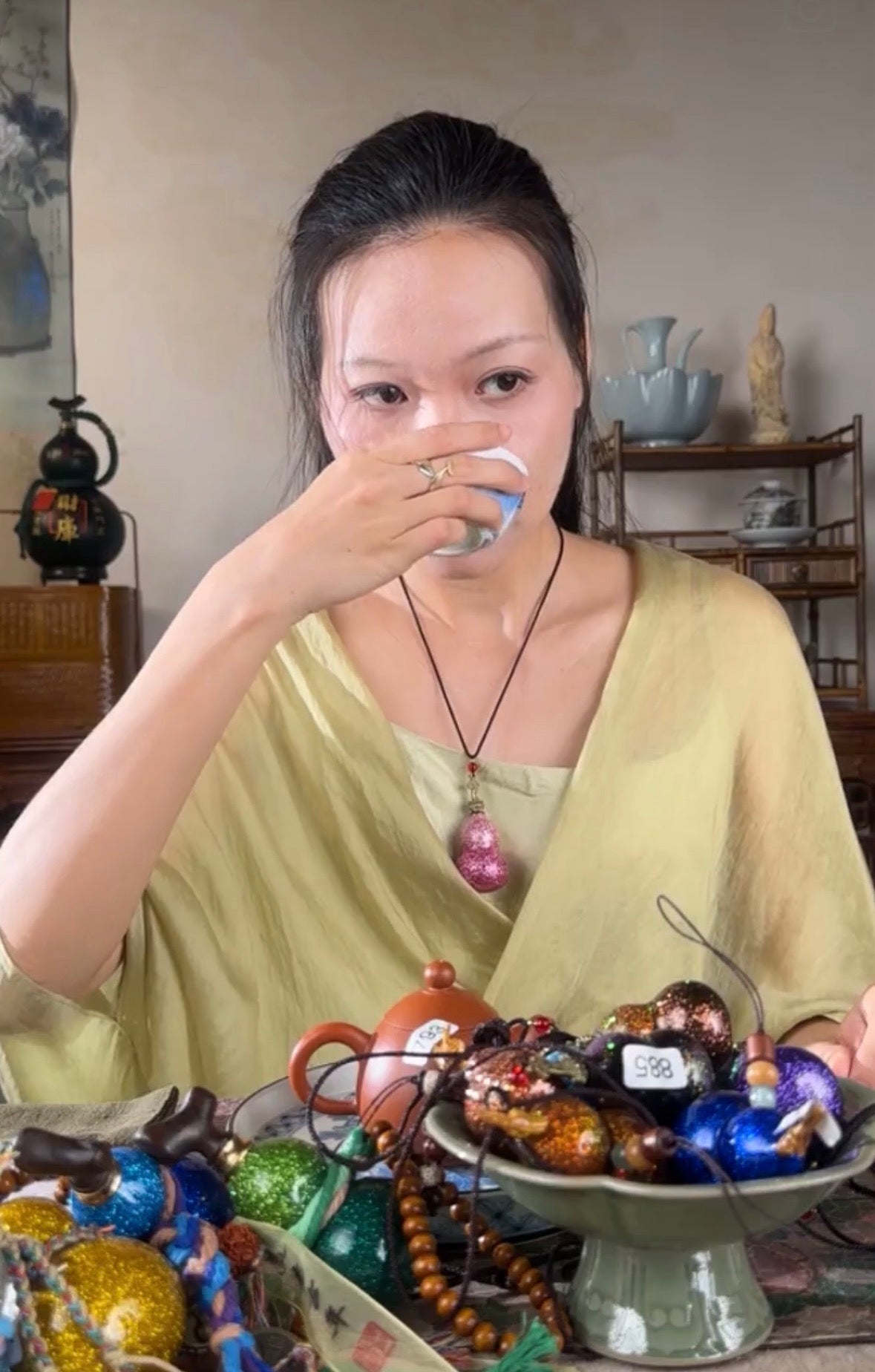 Handcrafted Chinese Natural Lacquered Foil Powerder Gourd Hulu Art Necklace Decoration Accessory