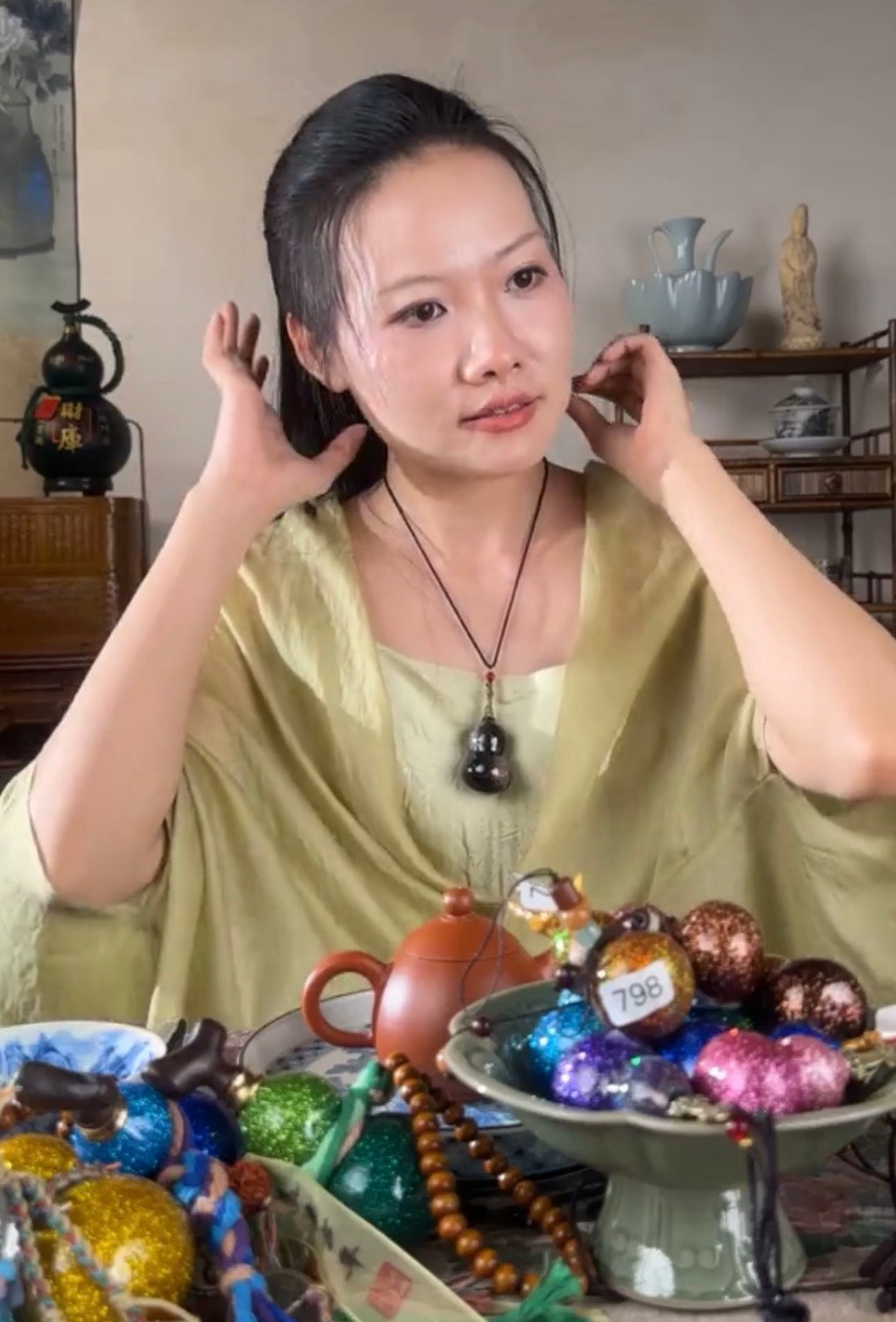 Handcrafted Chinese Natural Lacquered Foil Powerder Gourd Hulu Art Necklace Decoration Accessory