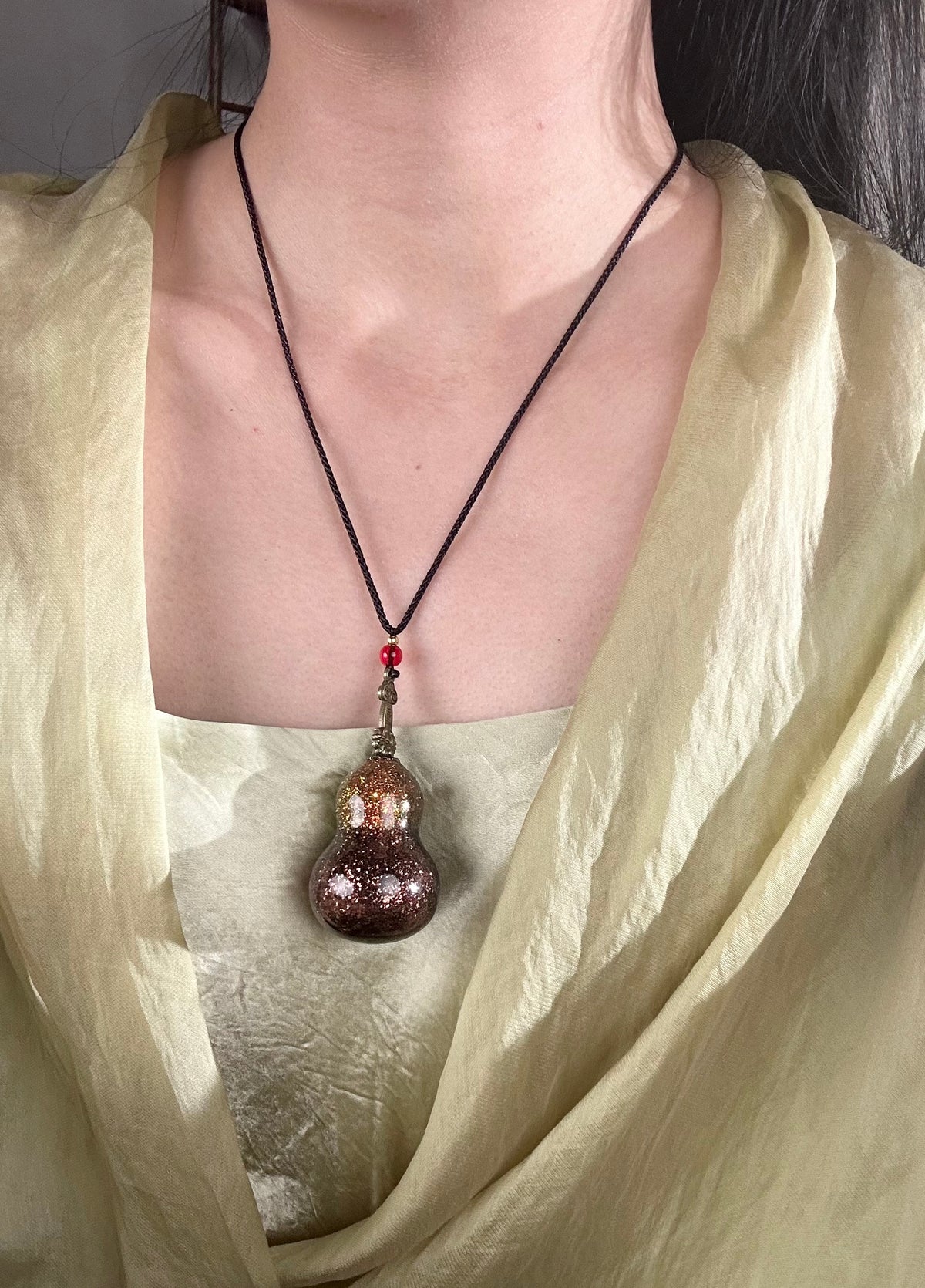Handcrafted Chinese Natural Lacquered Foil Powerder Gourd Hulu Art Necklace Decoration Accessory
