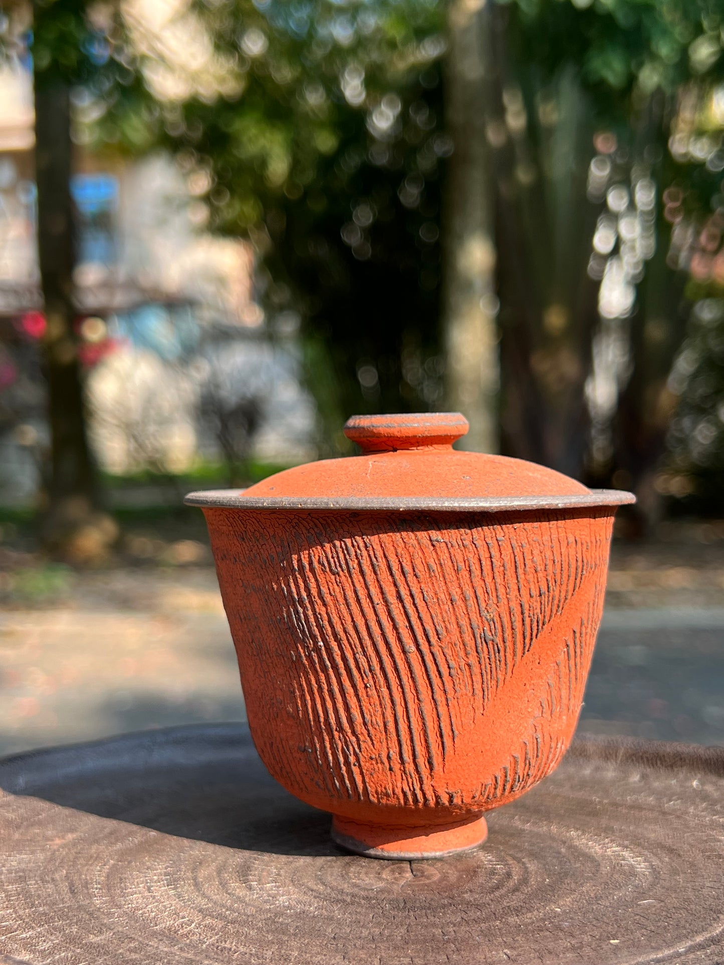 This is a pottery teapot.this is a pottery gaiwan