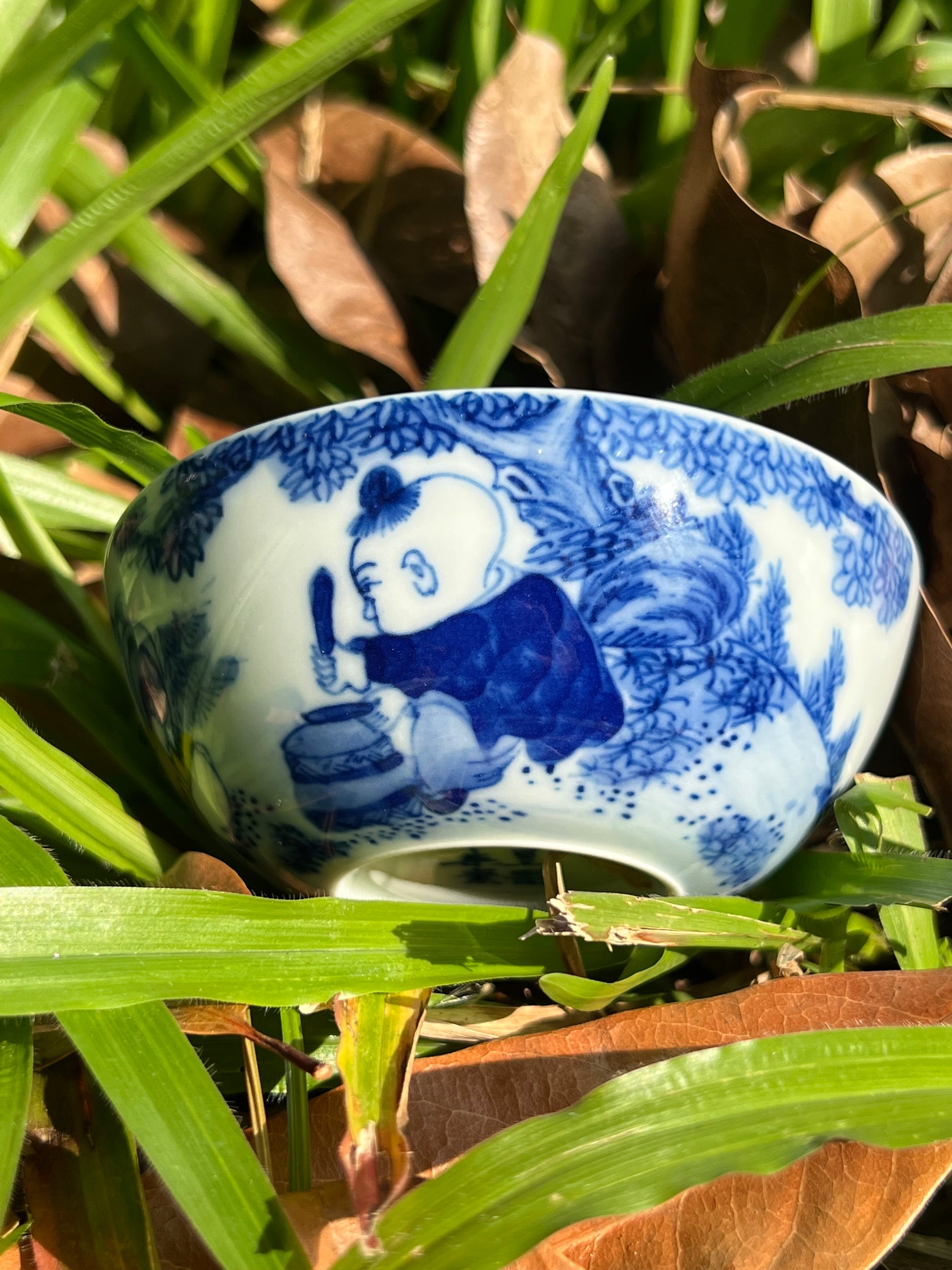 This is Chinese blue and white porcelain teacup. This is a ceramic teacup