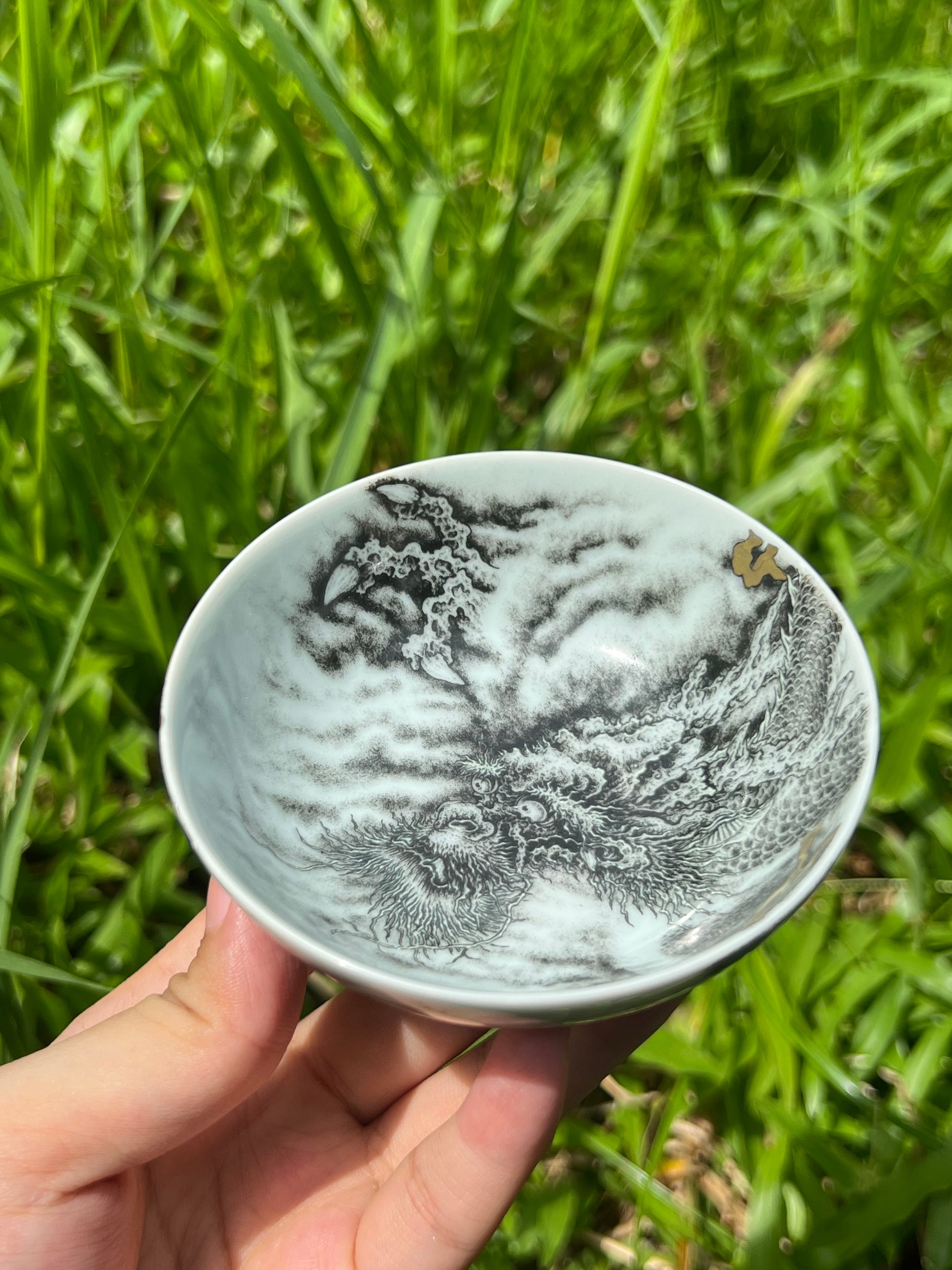 this is a Chinese Jingdezhen dragon teacup.this is a ceramic teacup