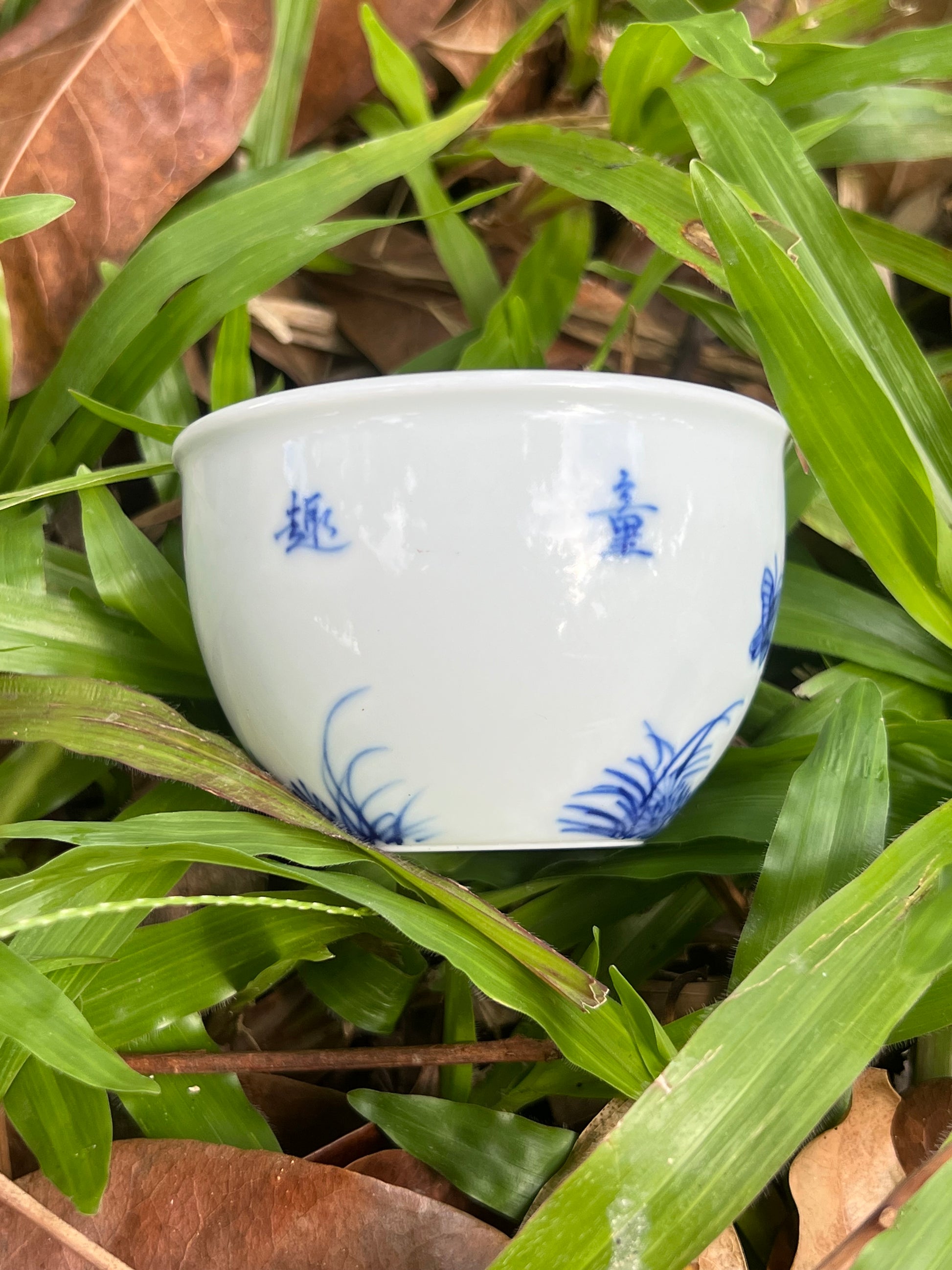 this is Chinese Jingdezhen blue and white porcelain teacup. this is a ceramic teacup