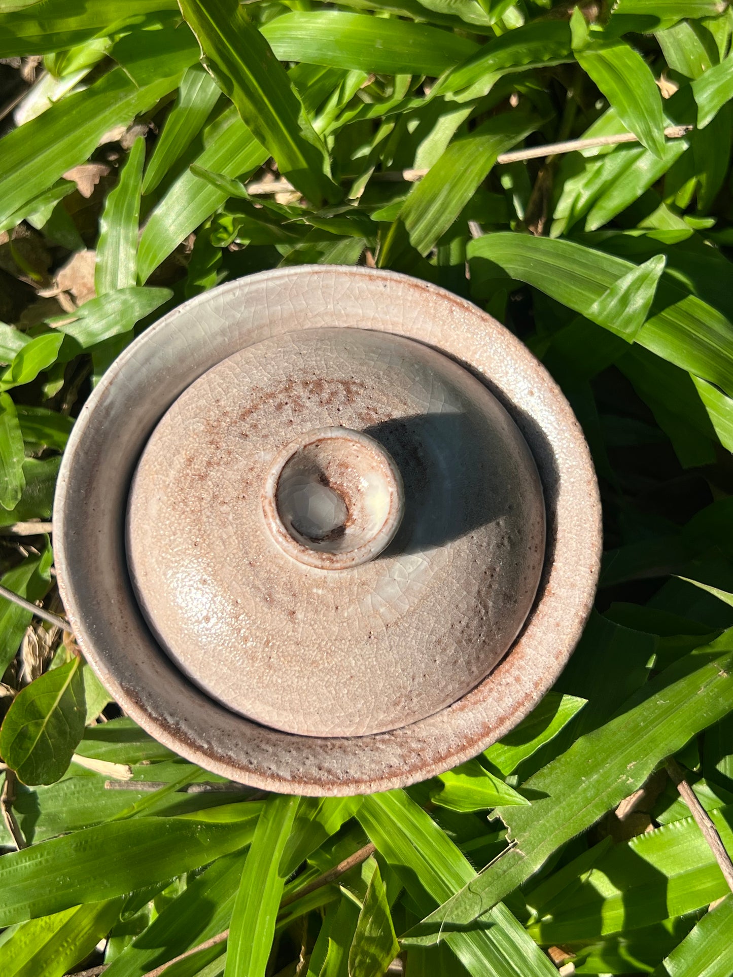 this is Chinese kohiki gaiwan. this is a pottery gaiwan