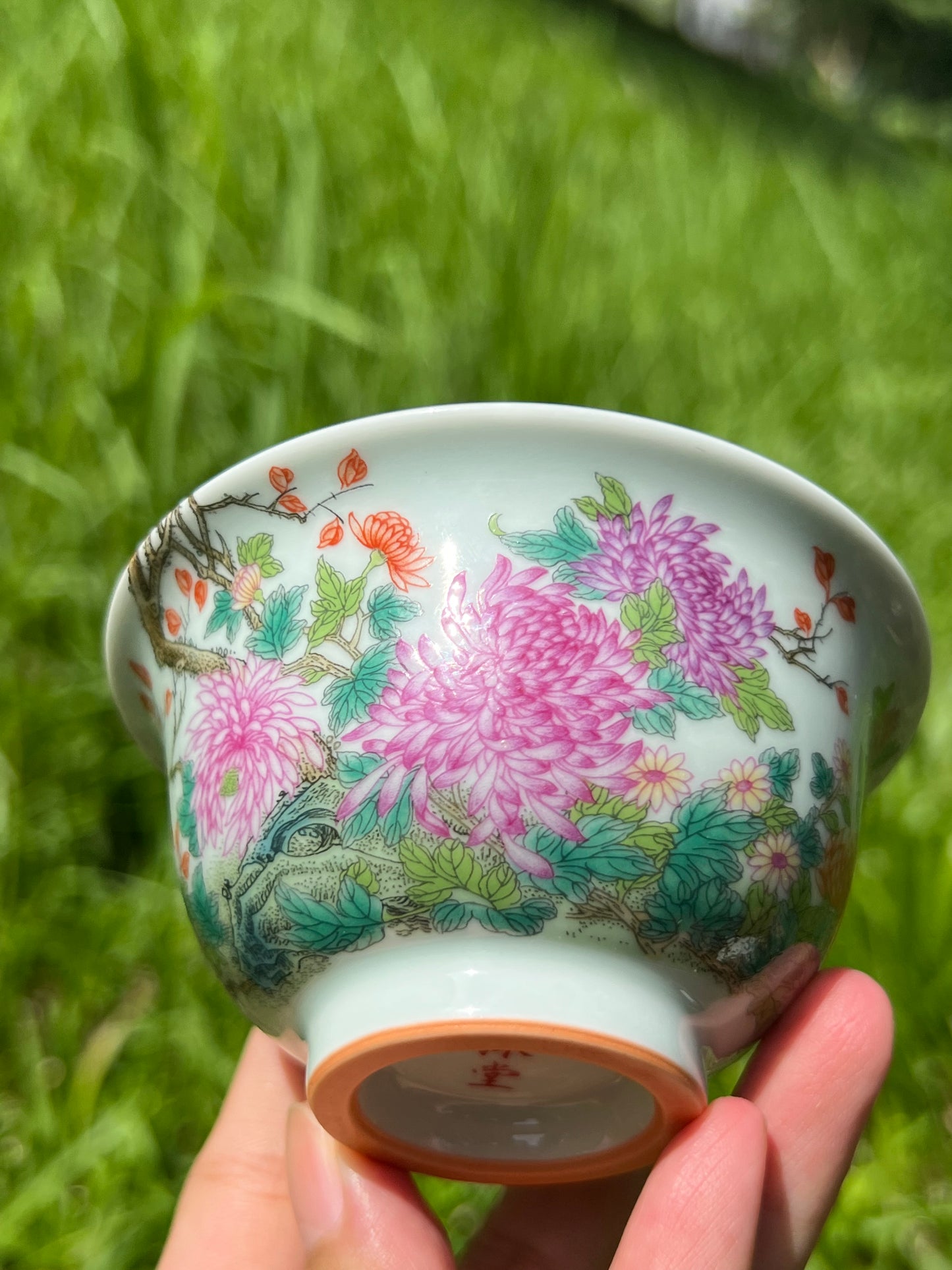 Handcrafted Chinese Hand Painted Chinese Chrysanthemum White Pottery Teacup Jingdezhen Master Cup Pottery Artwork