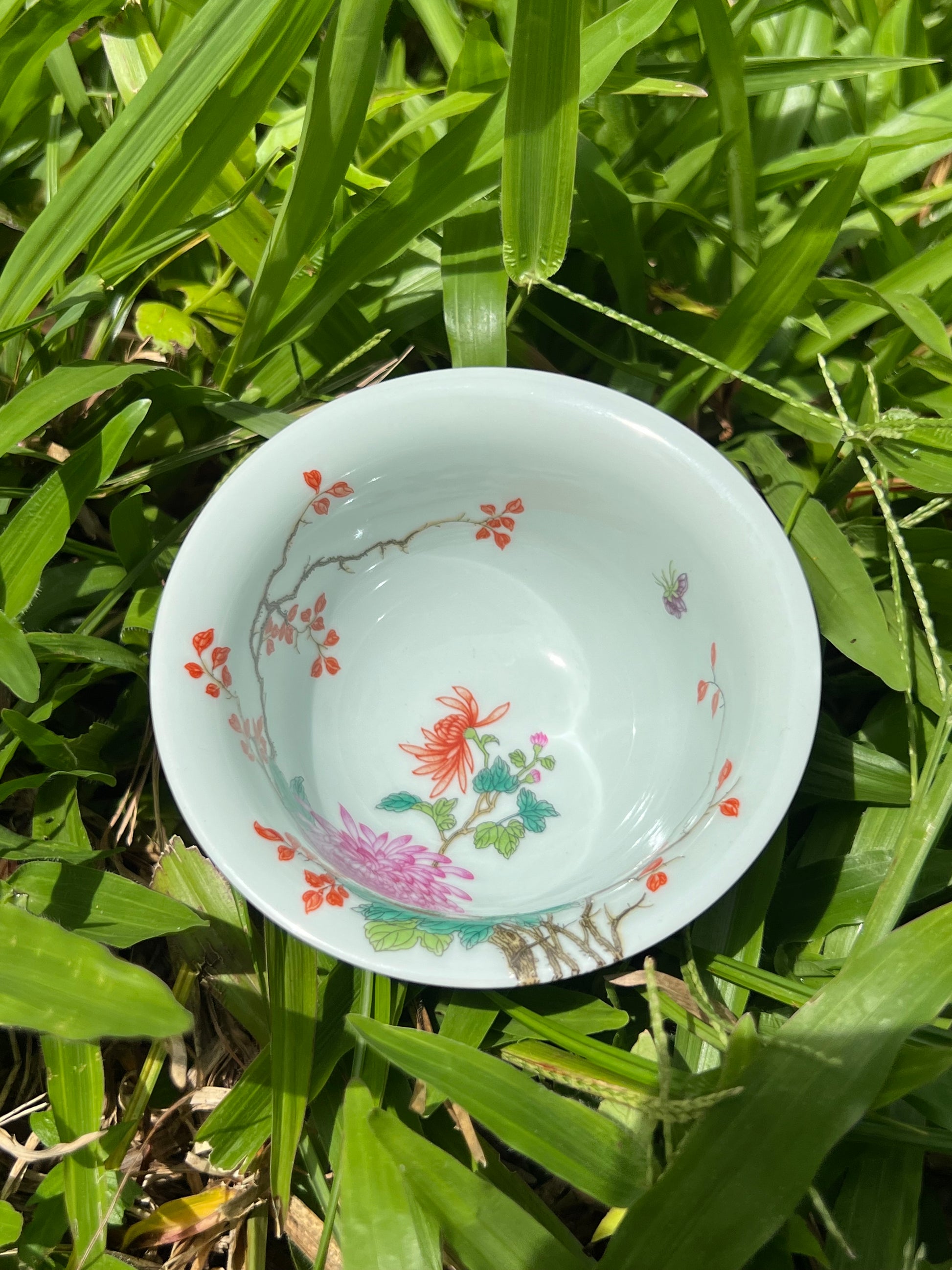 This is a Chinese Jingdezhen enamel teacup.this is a ceramic teacup