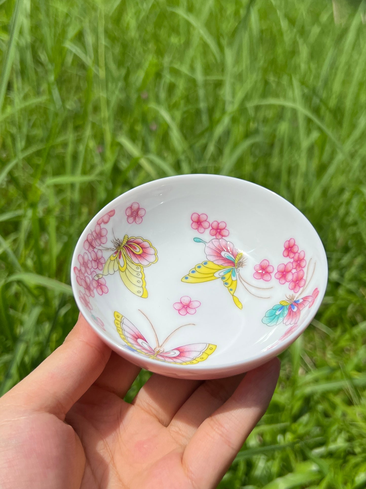 This is a Chinese Jingdezhen enamel teacup.this is a ceramic teacup