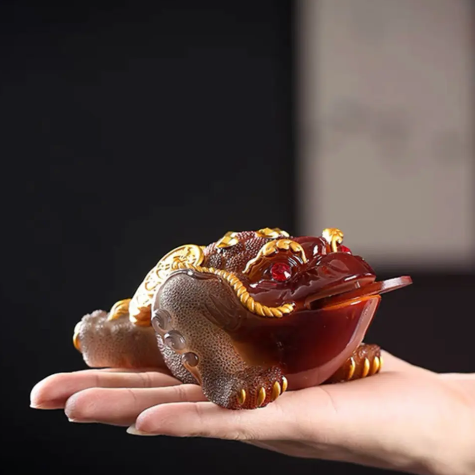 This is a color changing golden toad teapet.this is a resin teapet