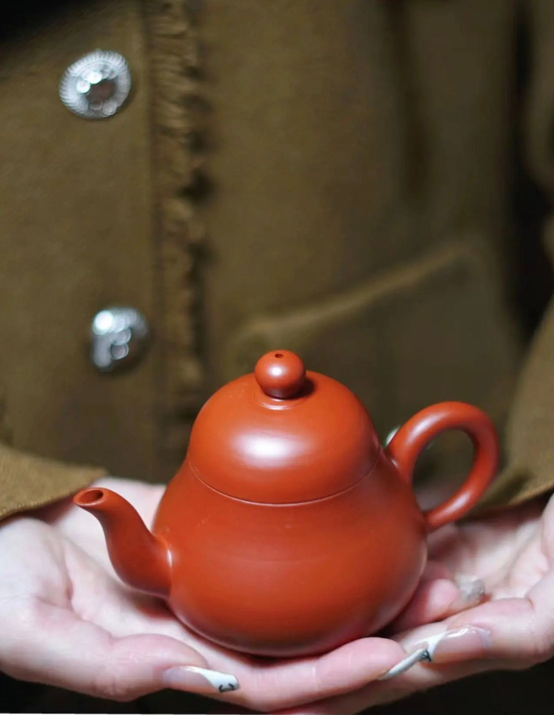 This is a Chaozhou teapot.this is Chaozhou red clay zhuni teapot