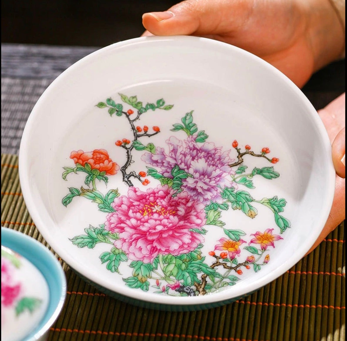 This is a Chinese Jingdezhen enamel flower teapot gaiwan