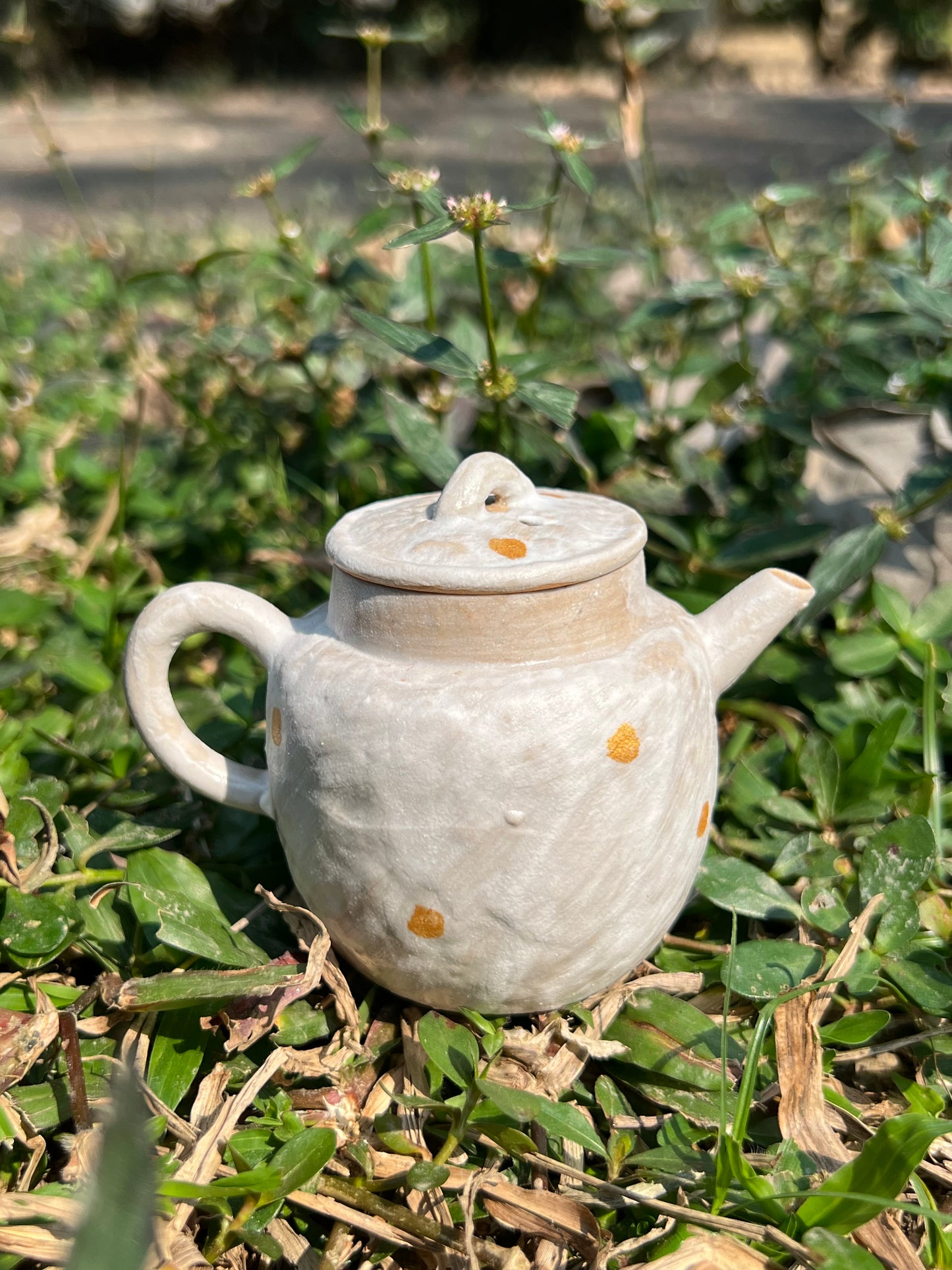 White New Chinese Style Simple Teapot Household Ceramics With Spherical Hole Filter Teapot Kungfu Teaware