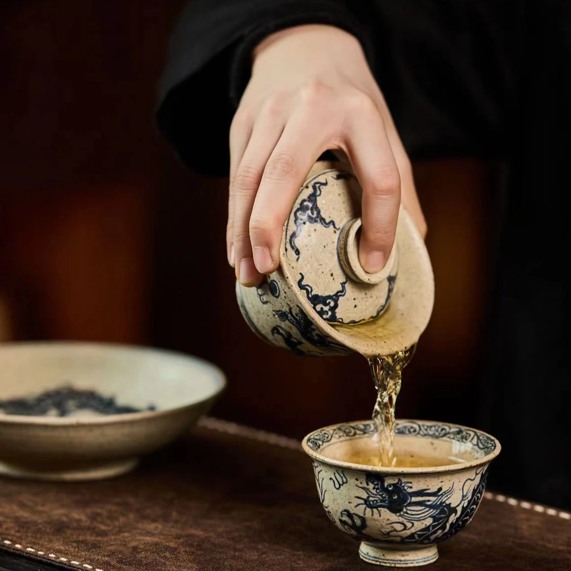 this is a Chinese Jingdezhen blue and white pottery dragon teacup