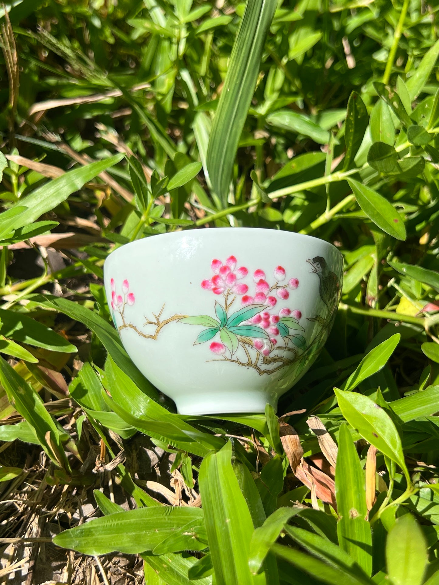 Handcrafted Chinese Handpainted Chinese Flower Bird Famille Rose Gaiwan Jingdezhen Master Ceramic Artwork