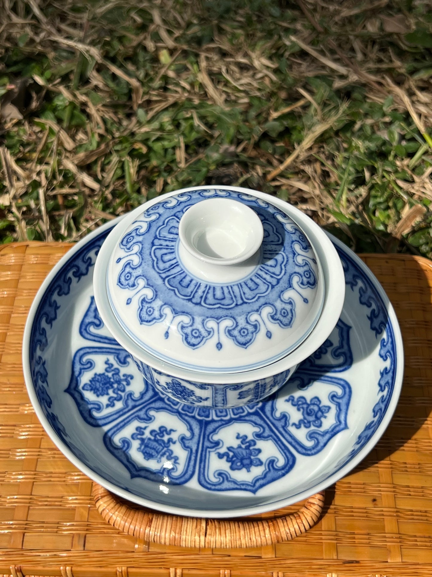 This is a Chinese Jingdezhen blue and white porcelain baoxiang flower teapot gaiwan