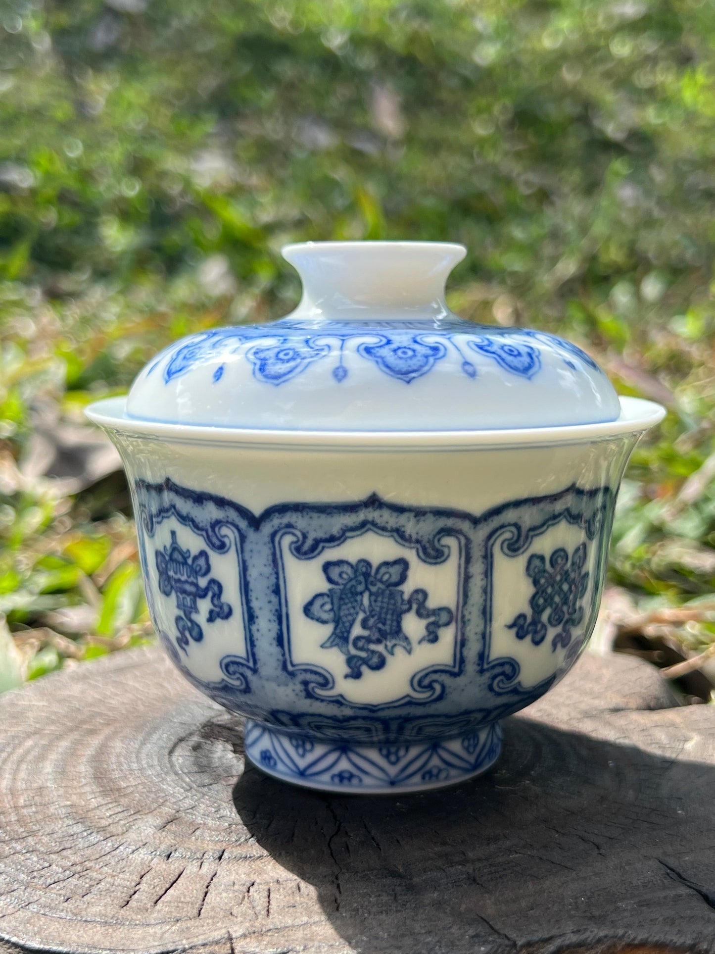 Handcrafted Chinese Hand Painted Chinese Blue and White Pottery Gaiwan Jingdezhen Teapot Pottery Artwork