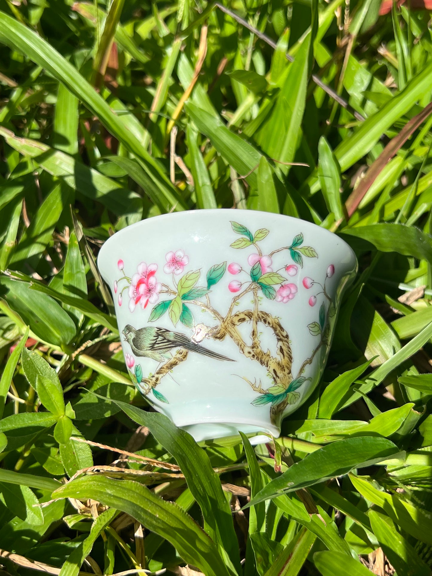 Handcrafted Chinese Handpainted Chinese Flower Bird Famille Rose Gaiwan Jingdezhen Master Ceramic Artwork