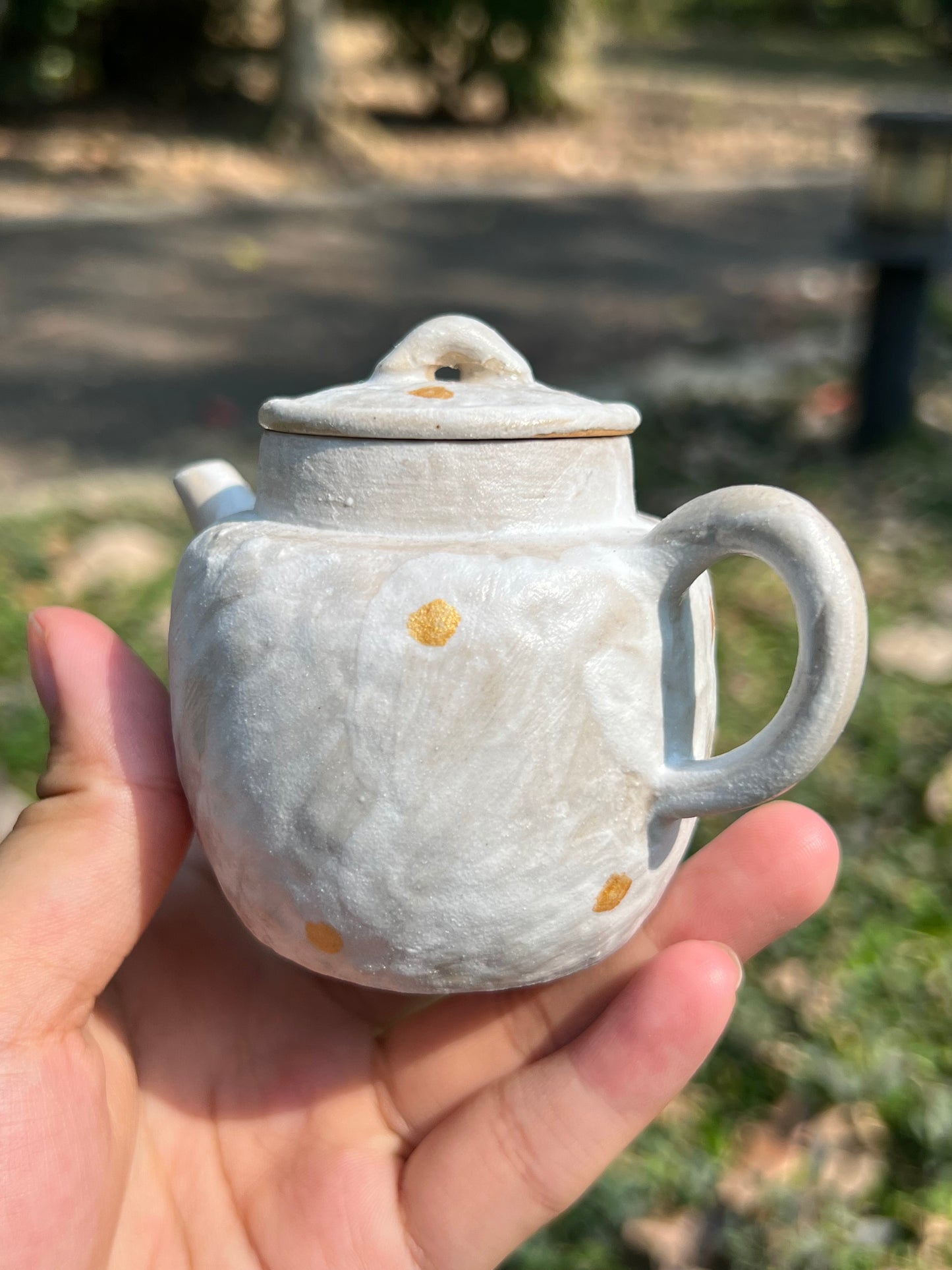 White New Chinese Style Simple Teapot Household Ceramics With Spherical Hole Filter Teapot Kungfu Teaware