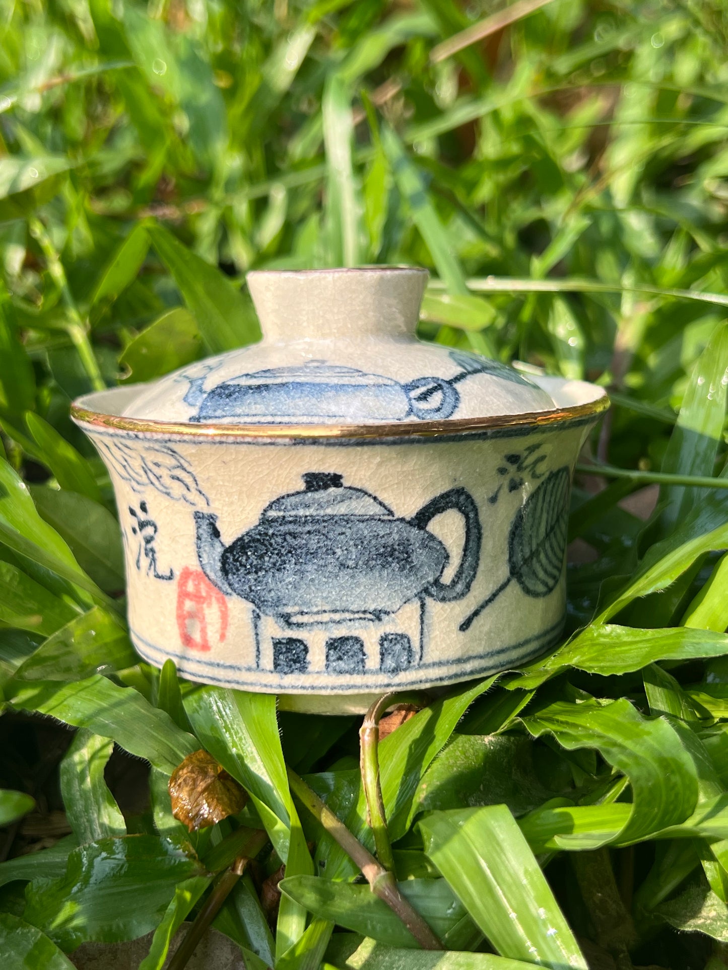 this is Chinese blue and white pottery gaiwan