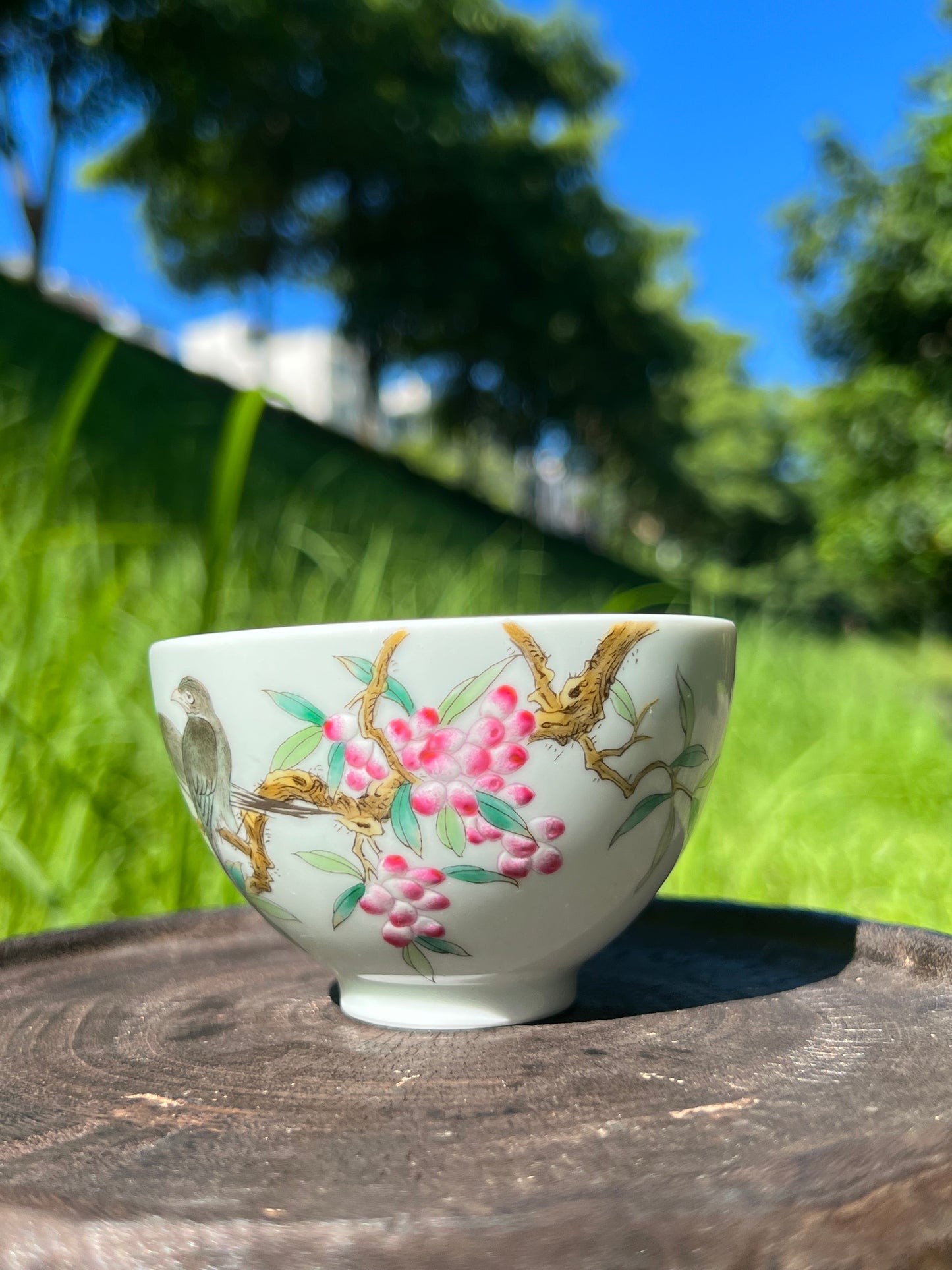 Handcrafted Chinese Handpainted Chinese Flower Bird Famille Rose Gaiwan Jingdezhen Master Ceramic Artwork