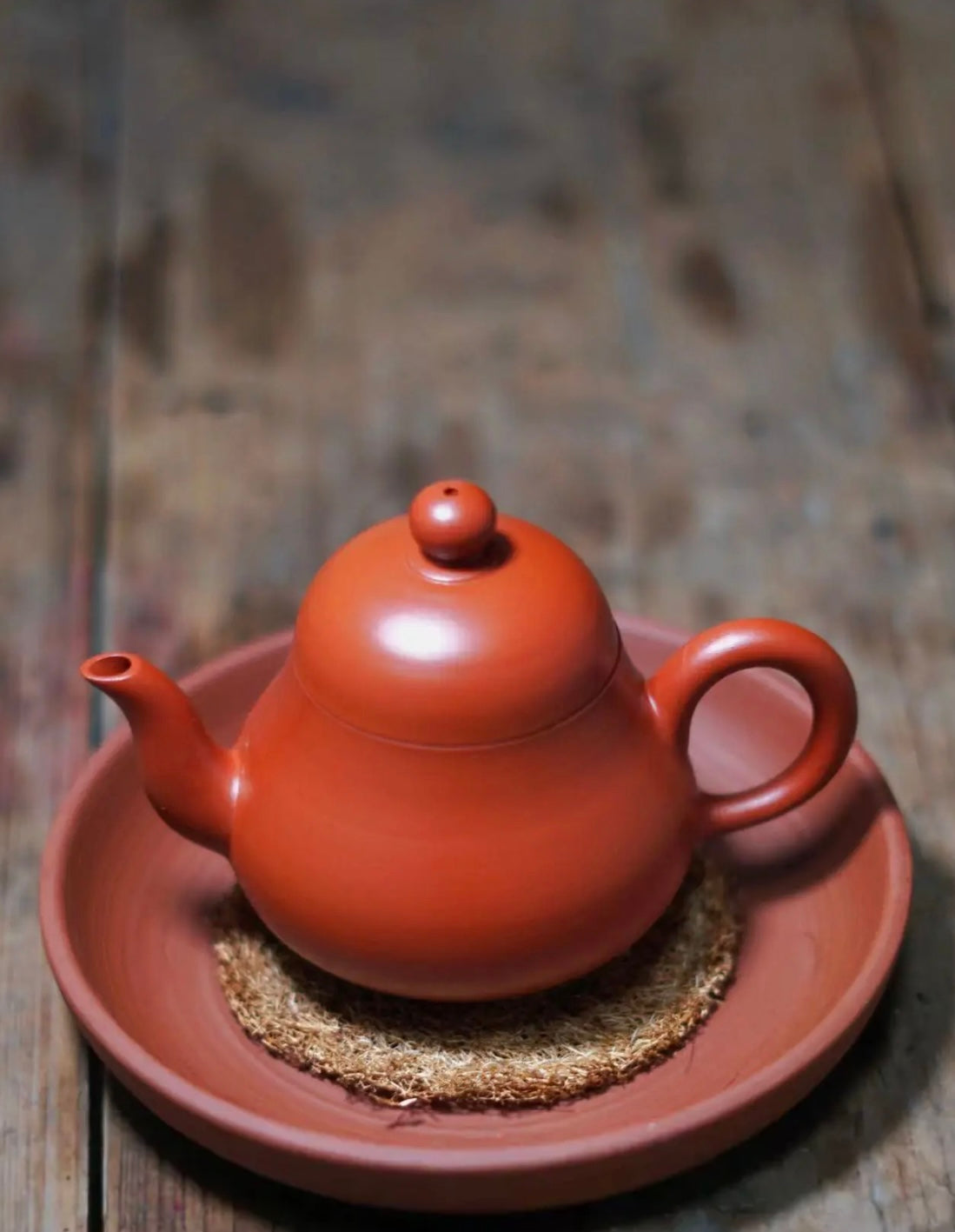 This is a Chaozhou teapot.this is Chaozhou red clay zhuni teapot