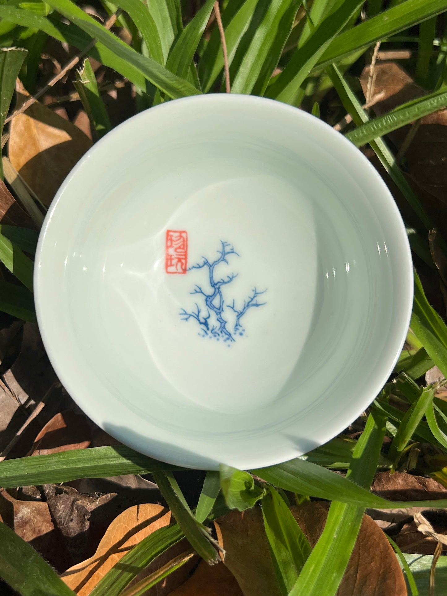 this is Chinese Jingdezhen blue and white porcelain teacup. this is a ceramic teacup