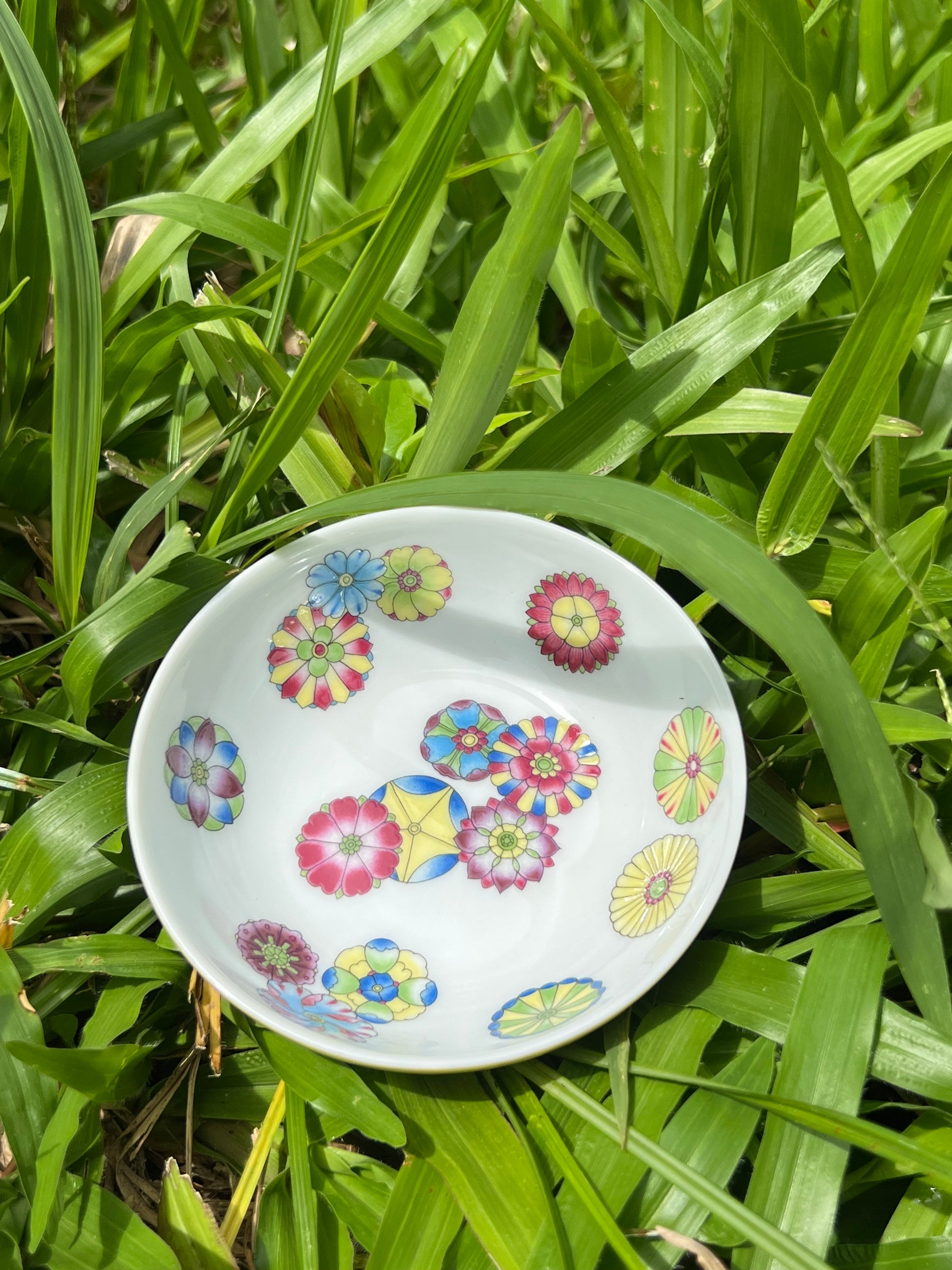 This is a Chinese Jingdezhen enamel teacup.this is a ceramic teacup