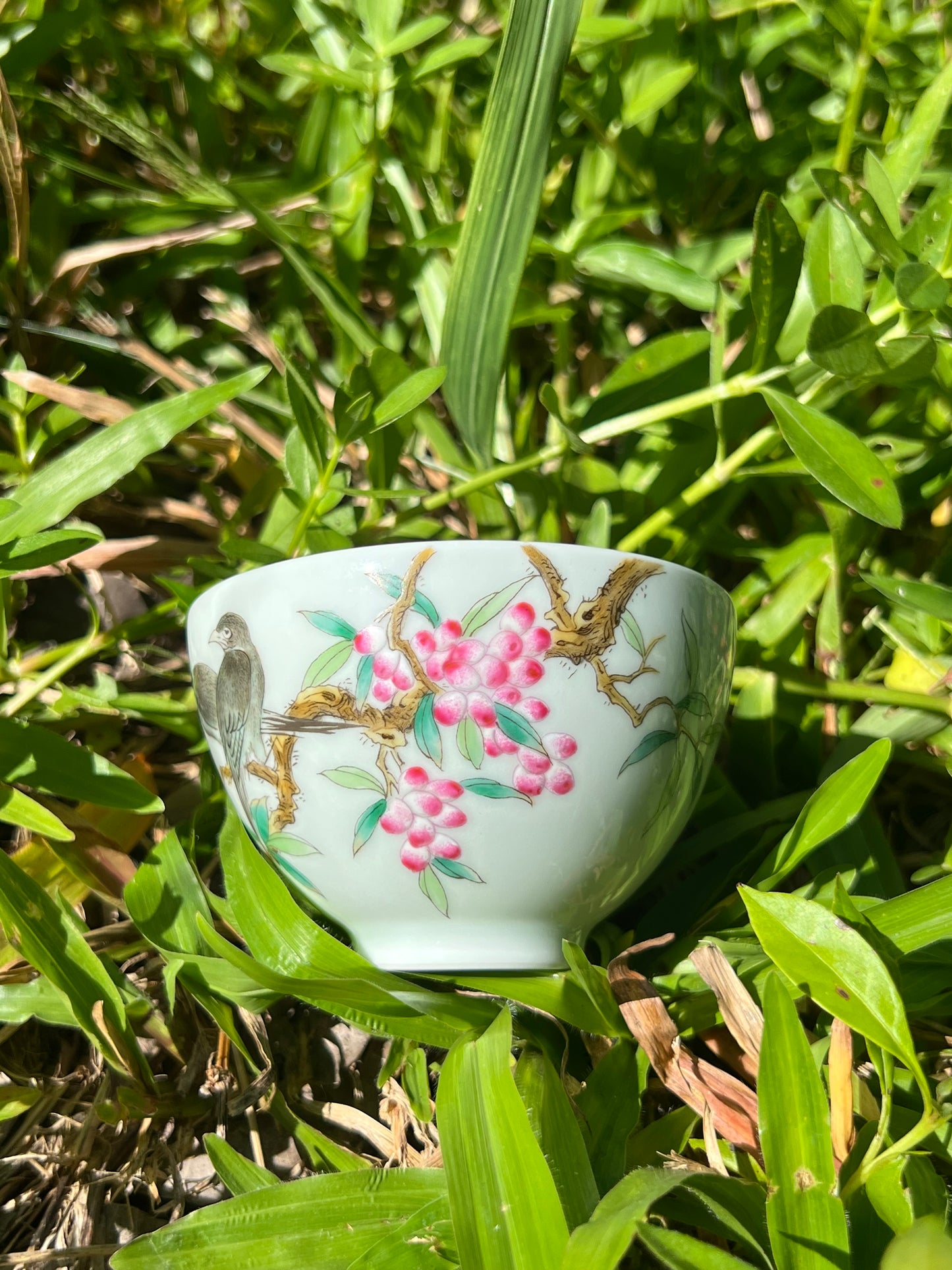 Handcrafted Chinese Handpainted Chinese Flower Bird Famille Rose Gaiwan Jingdezhen Master Ceramic Artwork