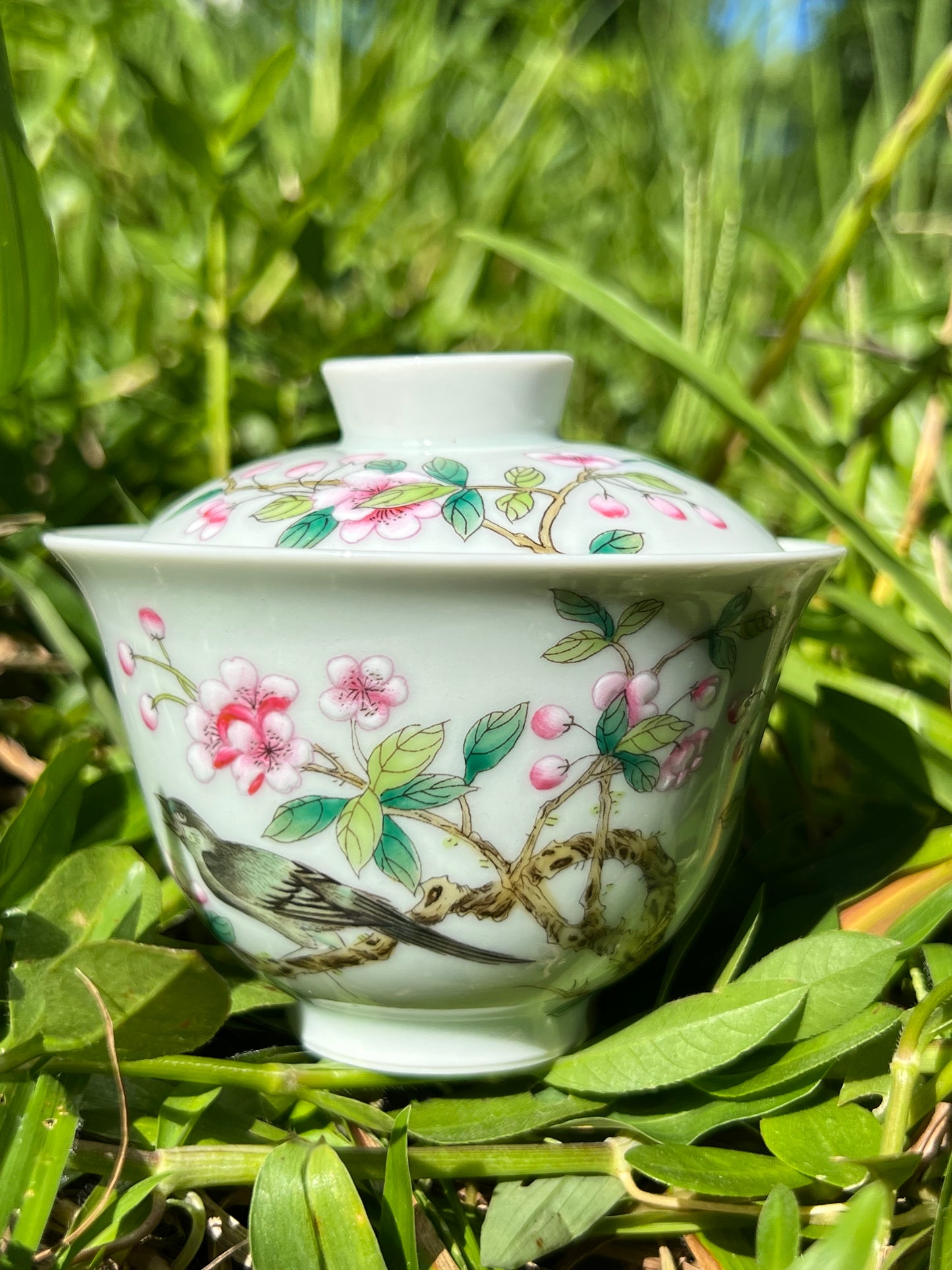 Handcrafted Chinese Handpainted Chinese Flower Bird Famille Rose Gaiwan Jingdezhen Master Ceramic Artwork