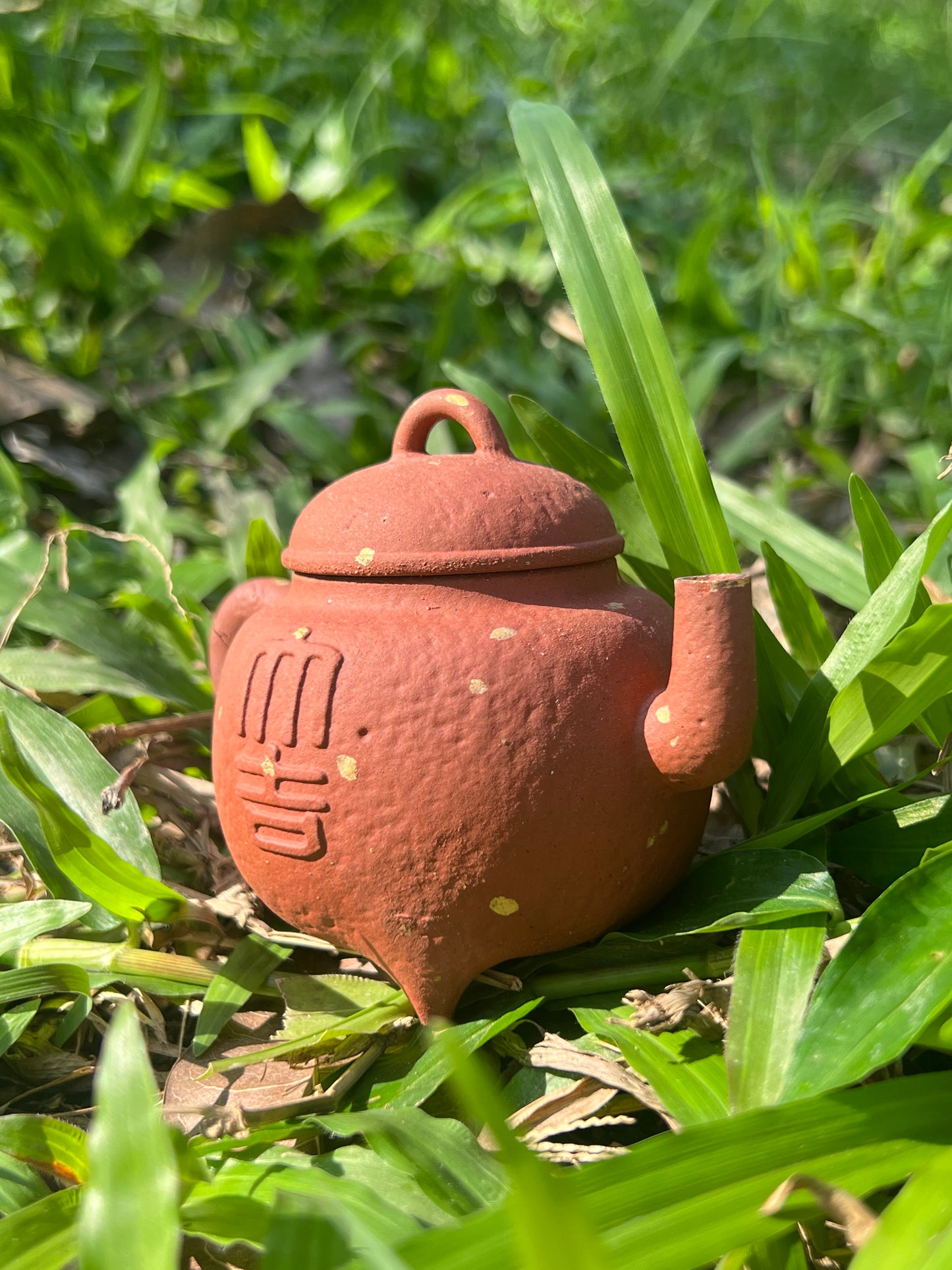 this is Chinese purple clay teapot. this is a pottery teapot