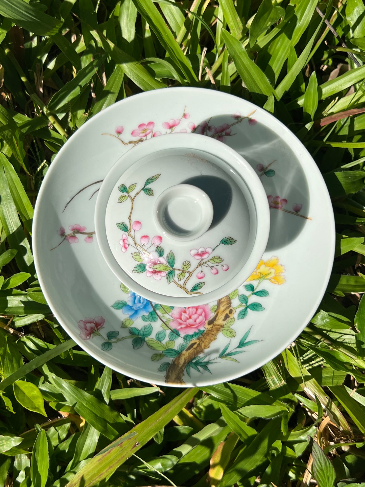 Handcrafted Chinese Handpainted Chinese Famille Rose Flower Bird Teacup Jingdezhen Master Cup Ceramic Artwork